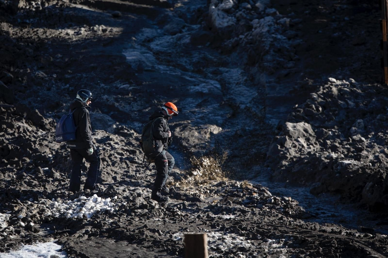 Fotogalería | La lengua de agua, nieve y barro que inunda Sierra Nevada