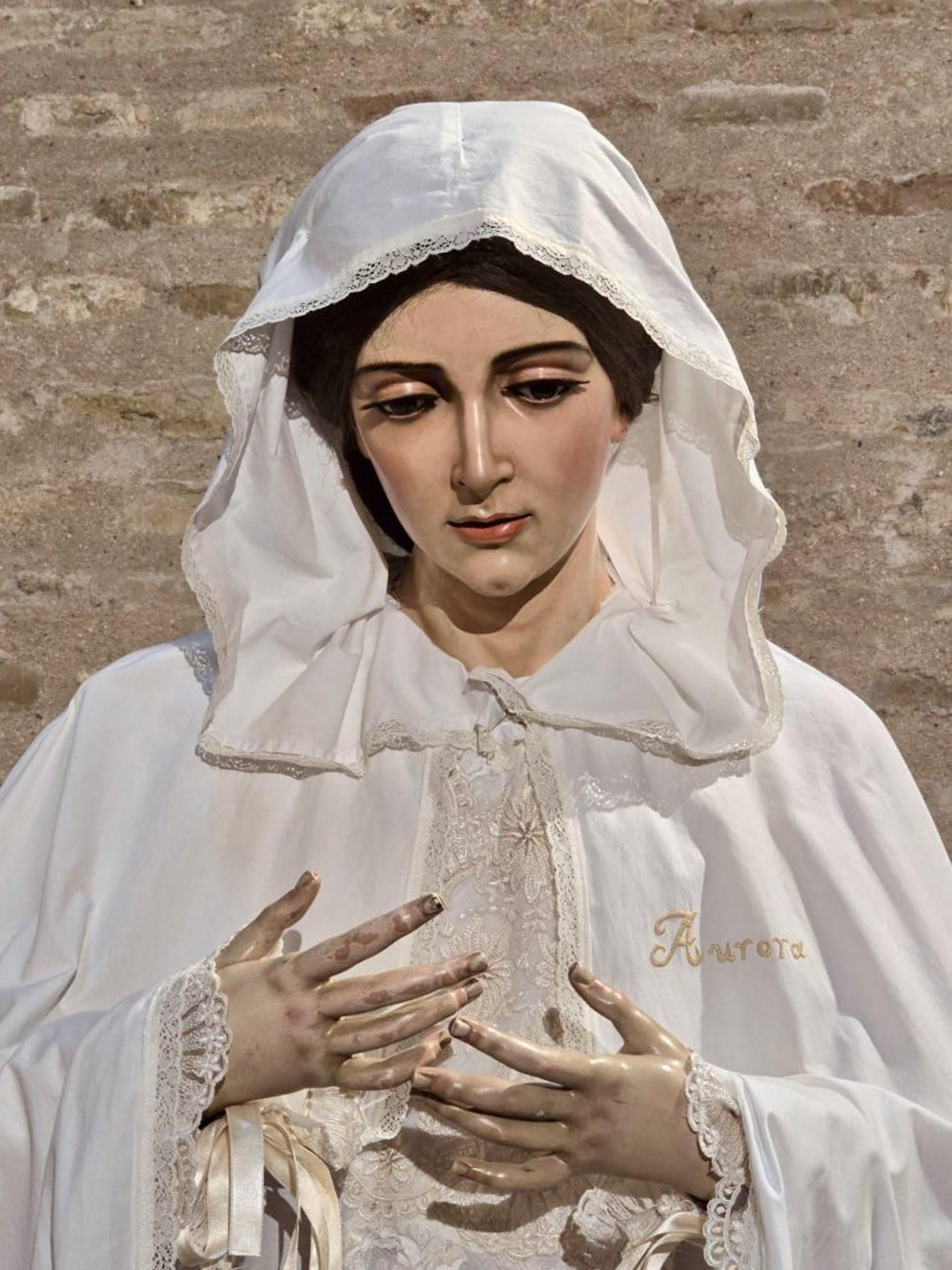 La Virgen del Aurora, momentos antes de ser retirada del culto