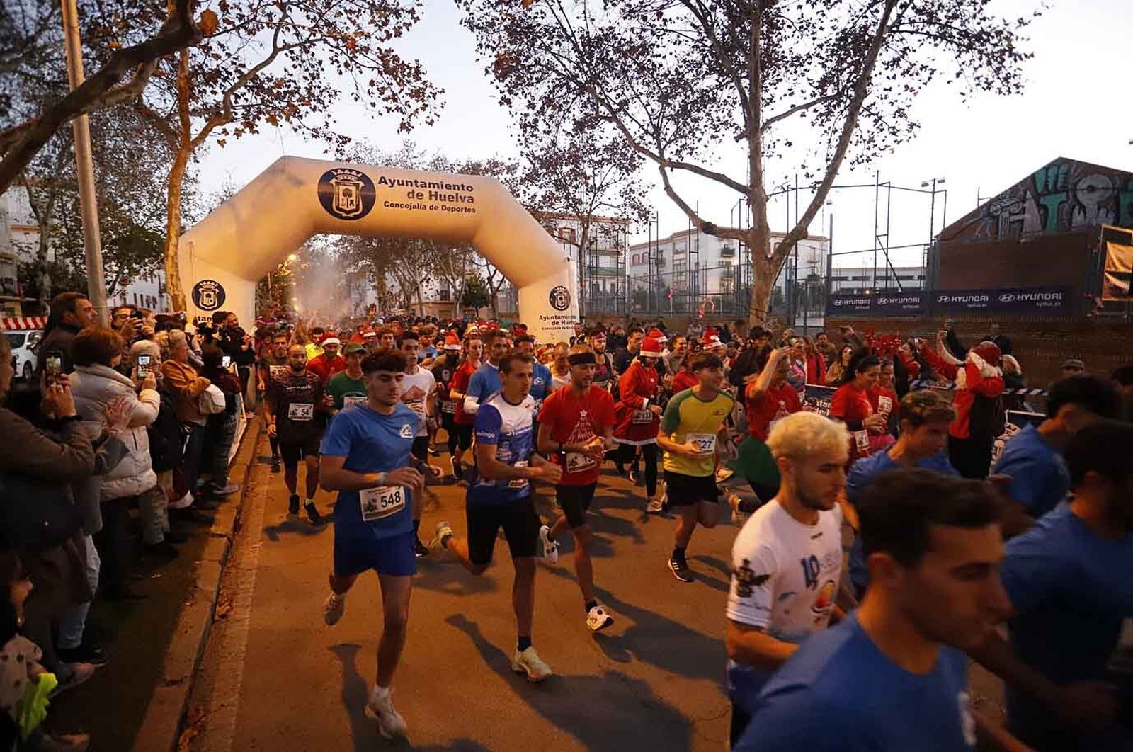 Imágenes de la carrera de San Silvestre en Huelva