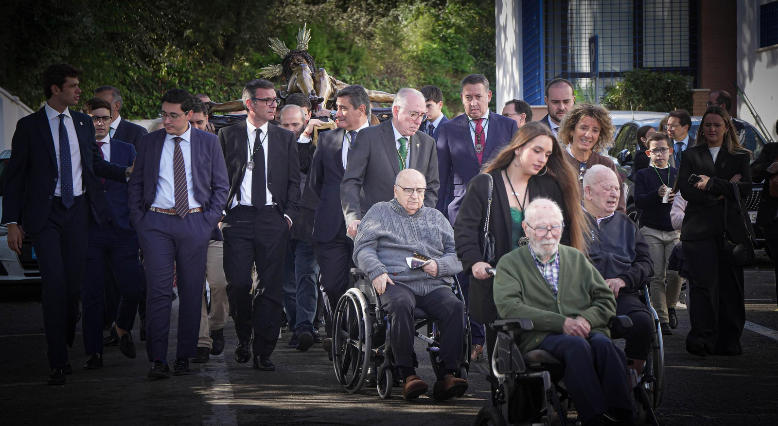 Imágenes del Cristo de la Esperanza con los ancianos del San Juan Grande en Jerez