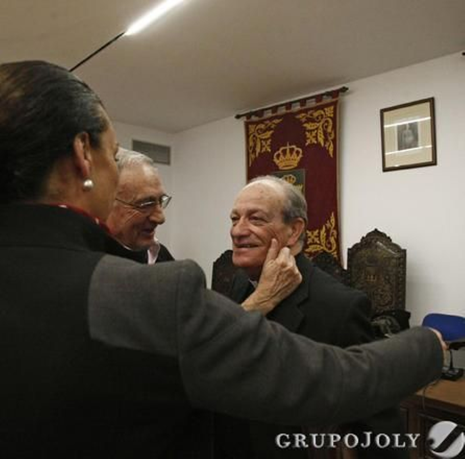 El Ayuntamiento de La Línea nombra Hijo Predilecto al arcipreste de la ciudad, que solicita unión "para sacar el pueblo adelante".

Foto: Paco Guerrero