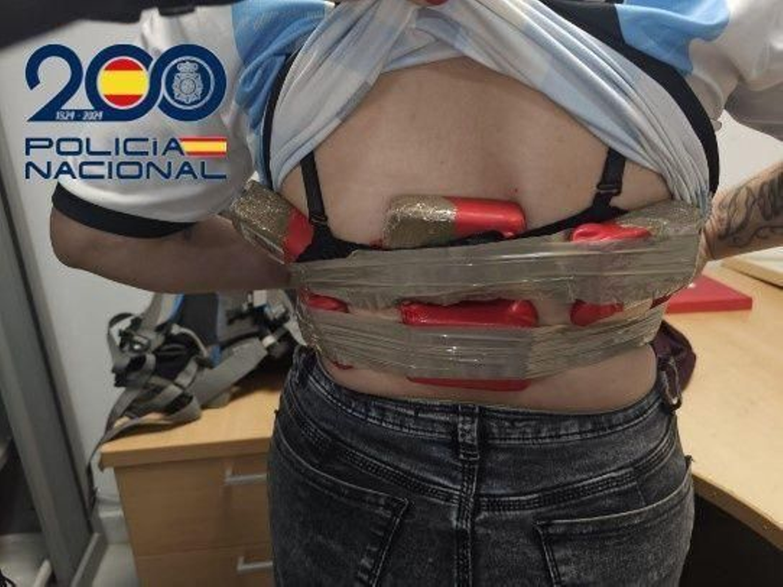 Hachís adherido al cuerpo de la detenida.