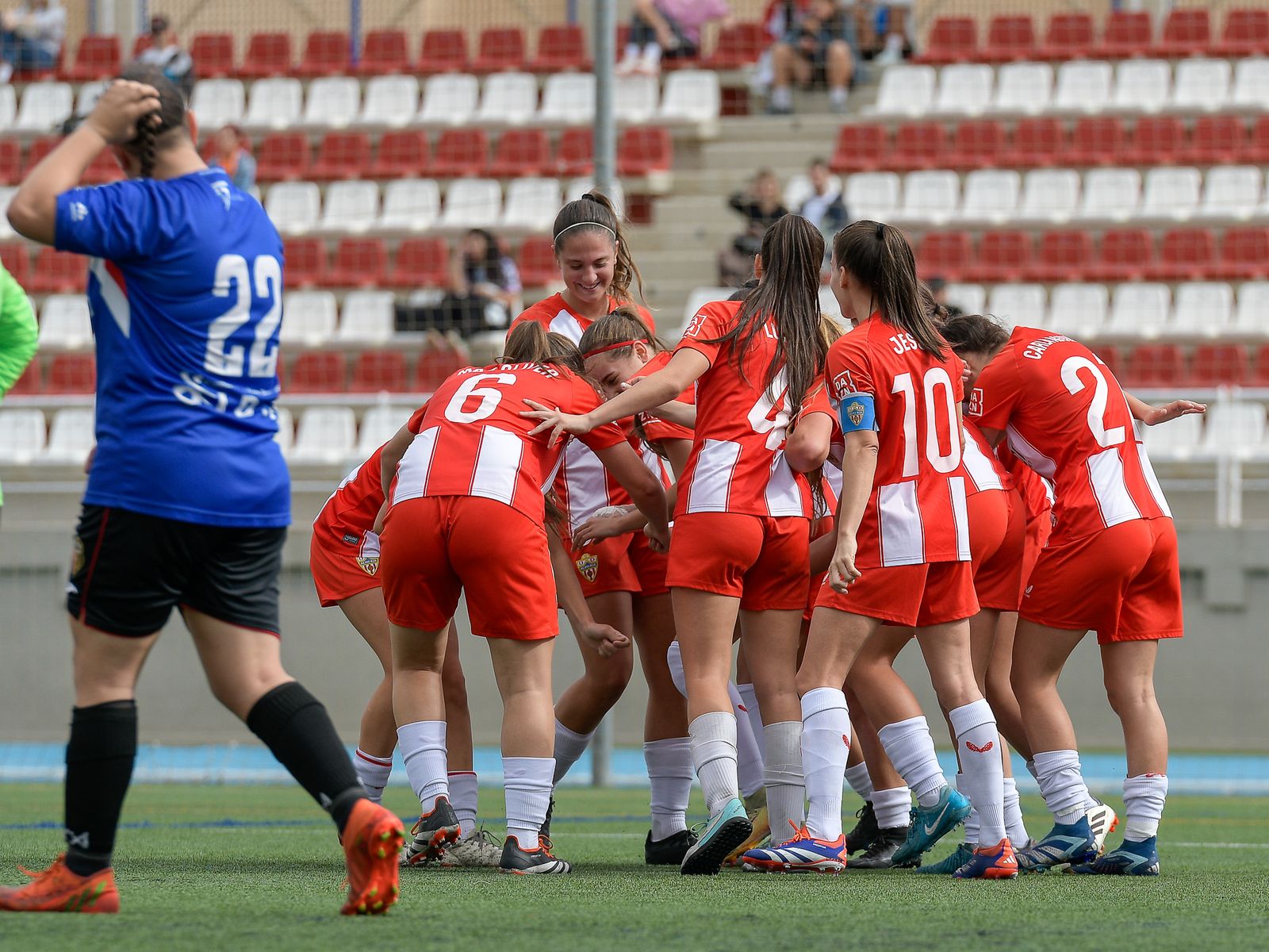 Las rojiblancas celebran uno de sus tantos frente al Ciudad de Murcia en su encuentro de este domingo.