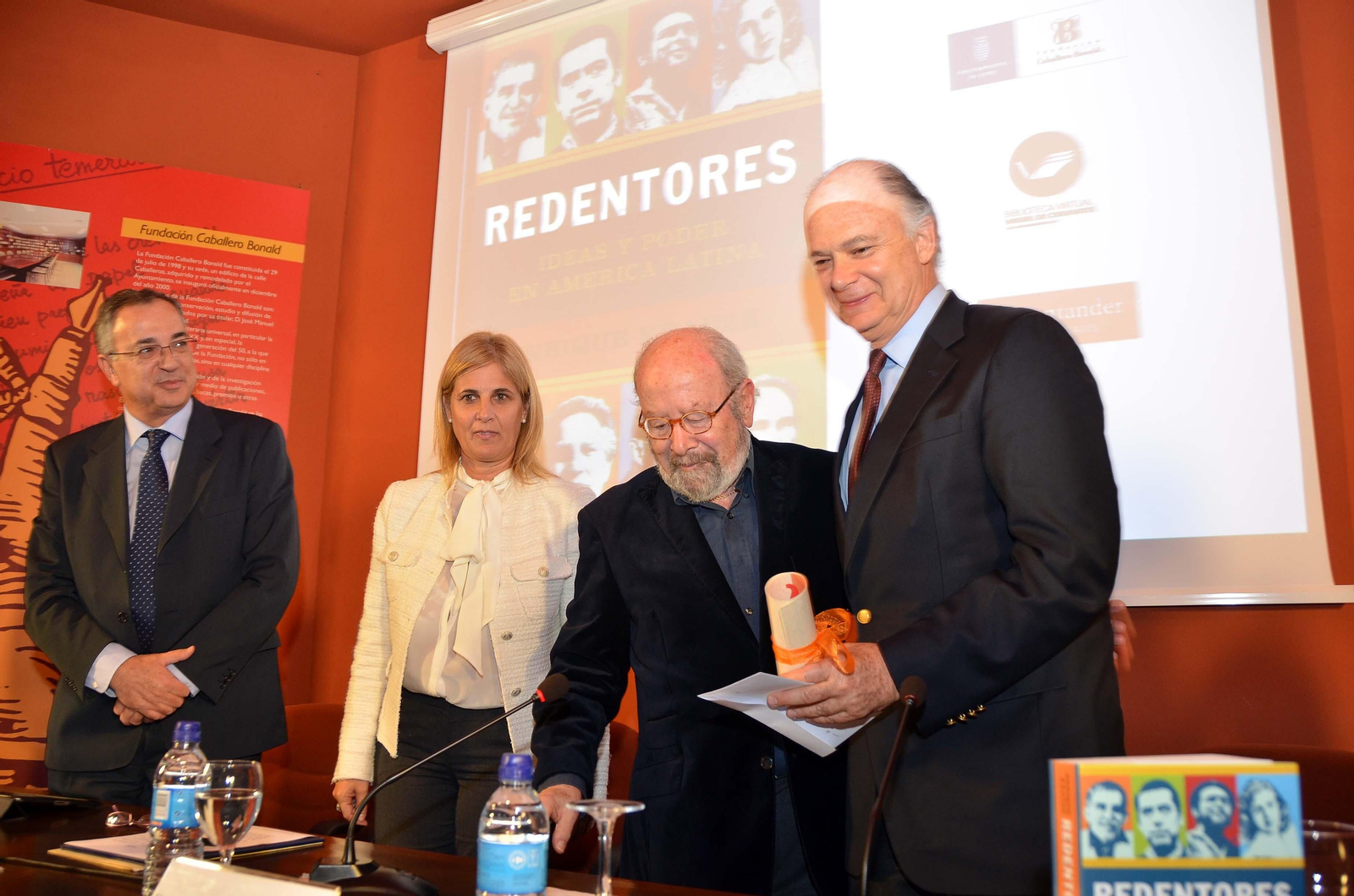 La vida de Caballero Bonald, en imágenes