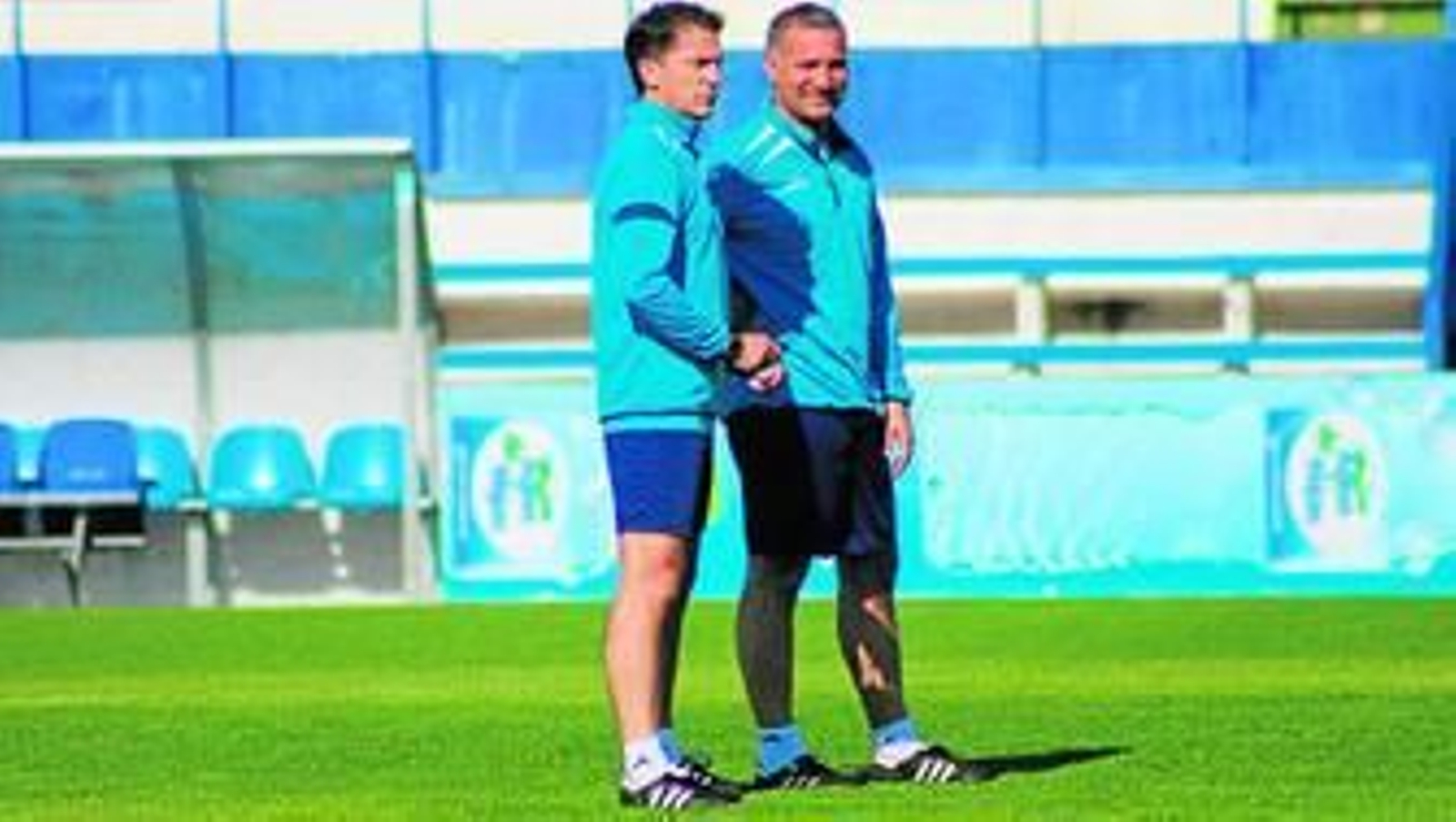 Larrazabal, junto a su ayudante Gonzalo Suances.