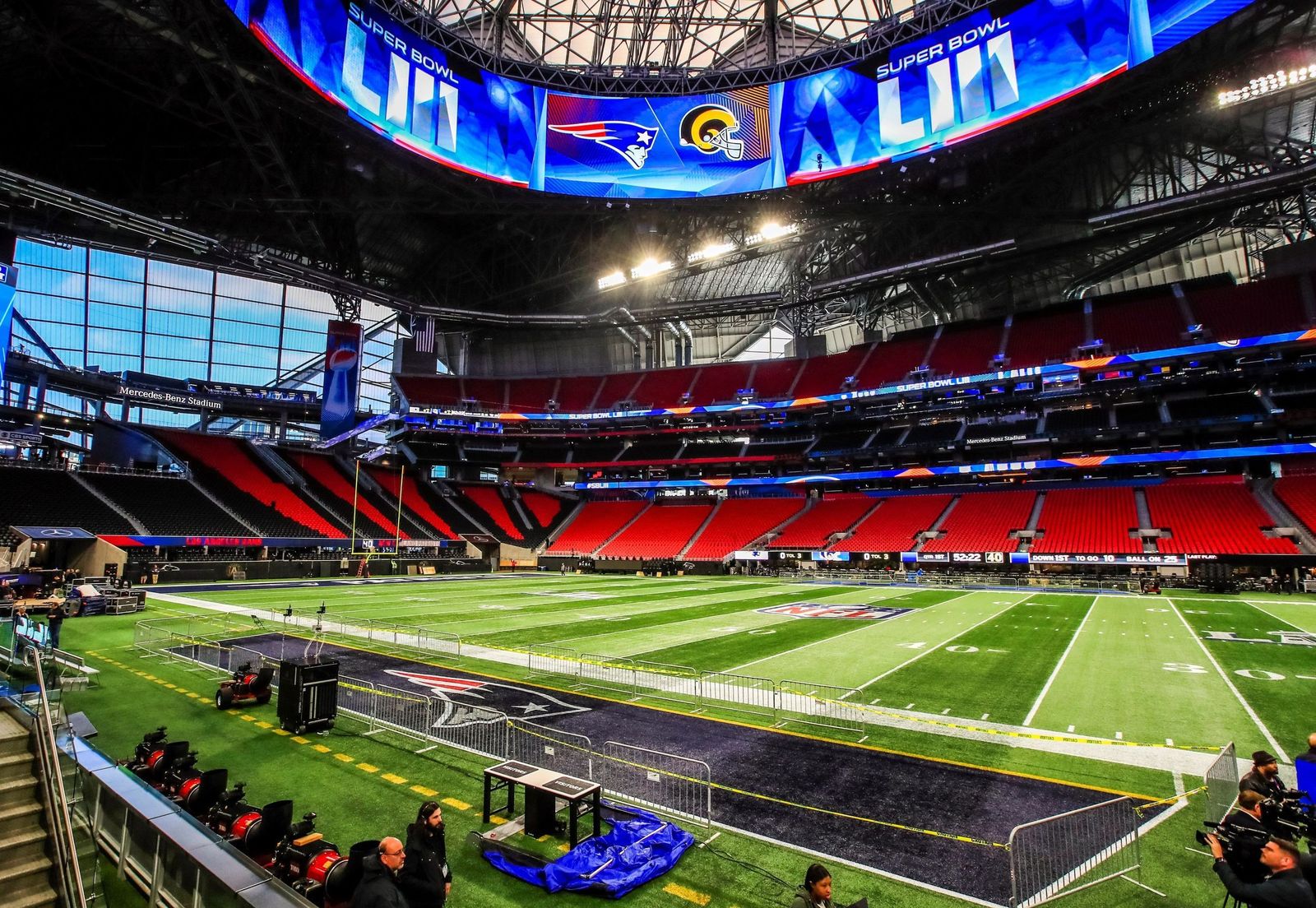 El estadio de la final, el Mercedes Benz de Atlanta, se llenará esta noche por la Super Bowl