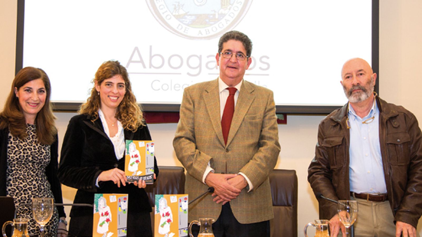 Julia Sanandrés en la presentación de uno de sus libros en el Colegio de Abogados