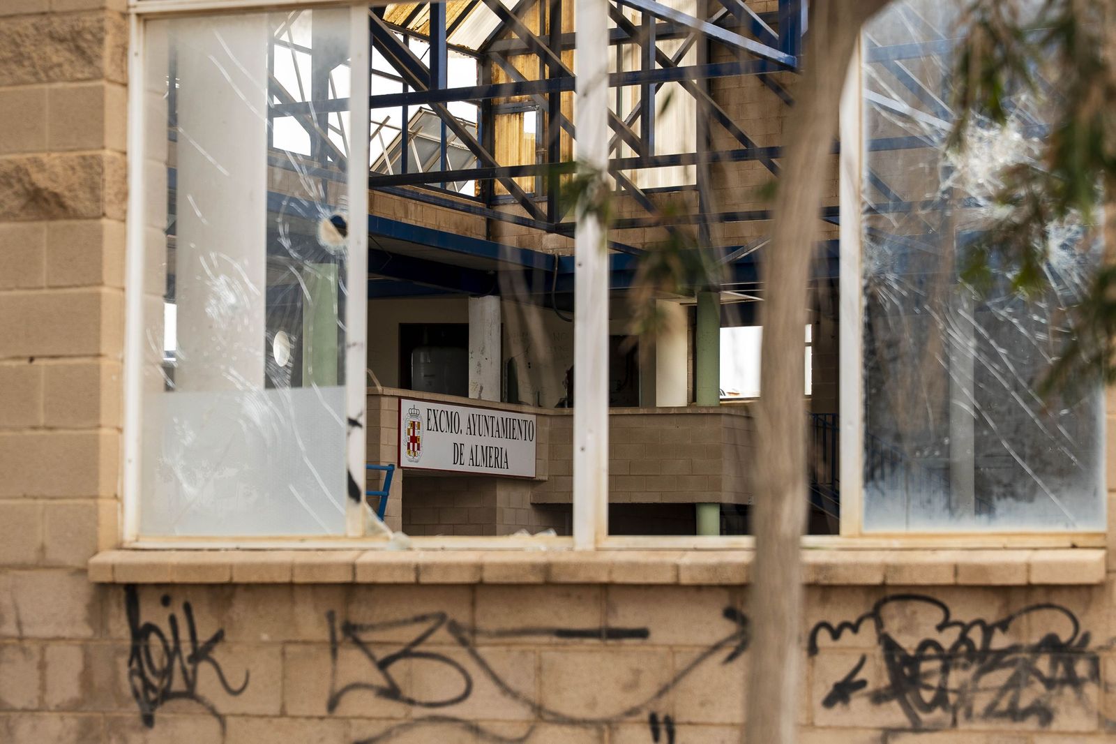 Las pistas deportivas y piscina de Costacabana, en imágenes