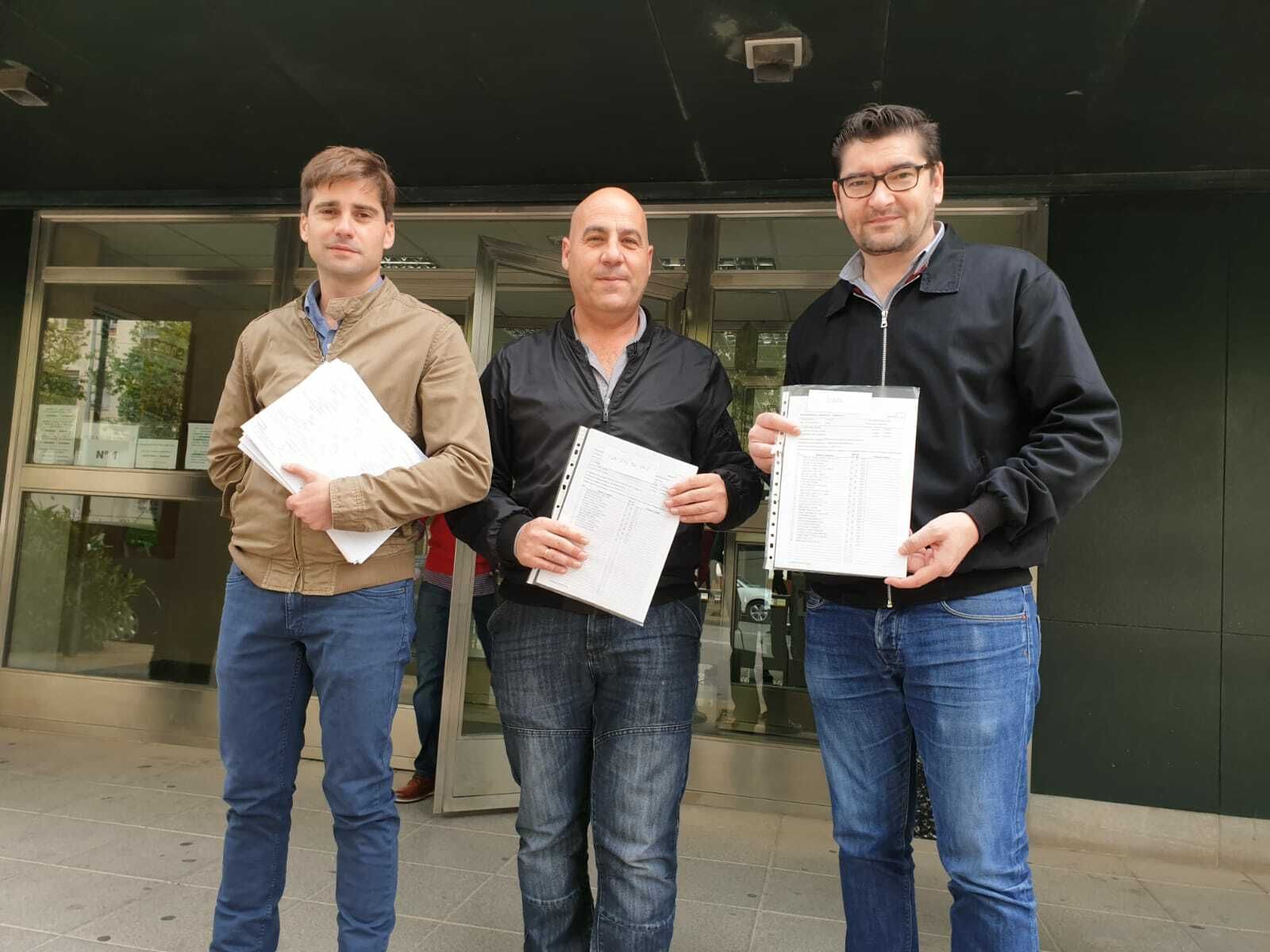 Alberto Pozo, Jerónimo Gámez e Israel Pérez tras registrar los nombres de los candidatos.