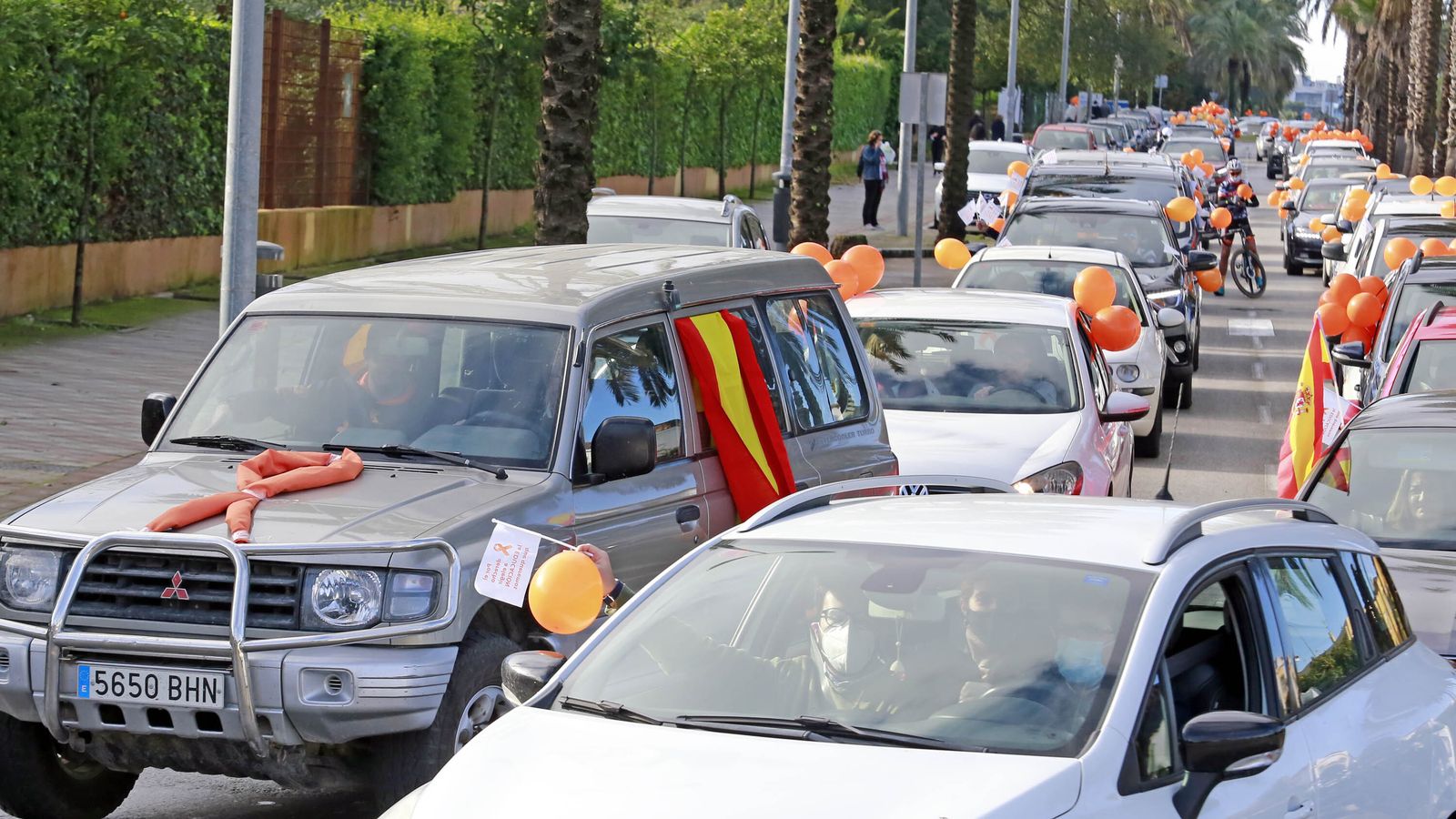 Imágenes de la manifestación en vehículos contra la Ley Celaá en Jerez