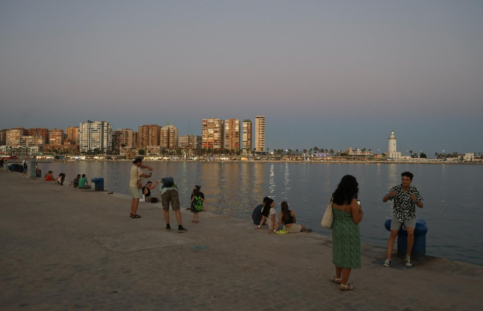 La Farola de Málaga, que es BIC, en fotos