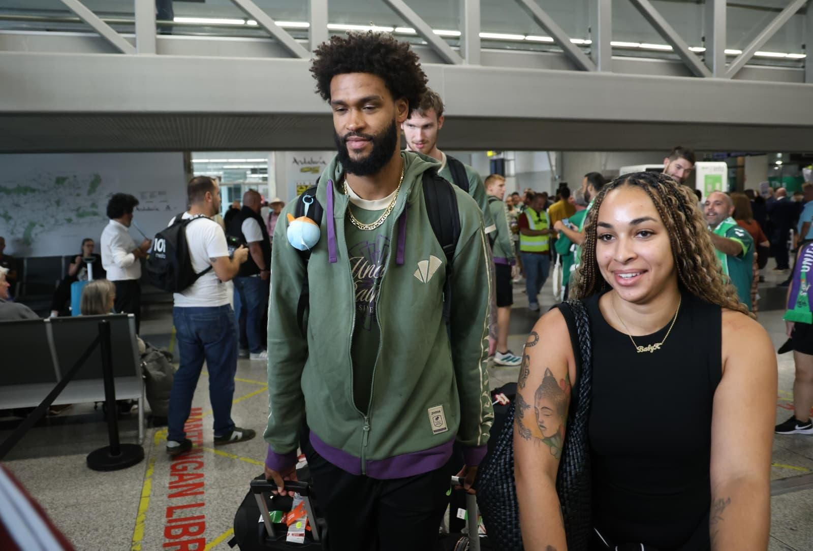 El Unicaja brinda la Copa Intercontinental con la afición