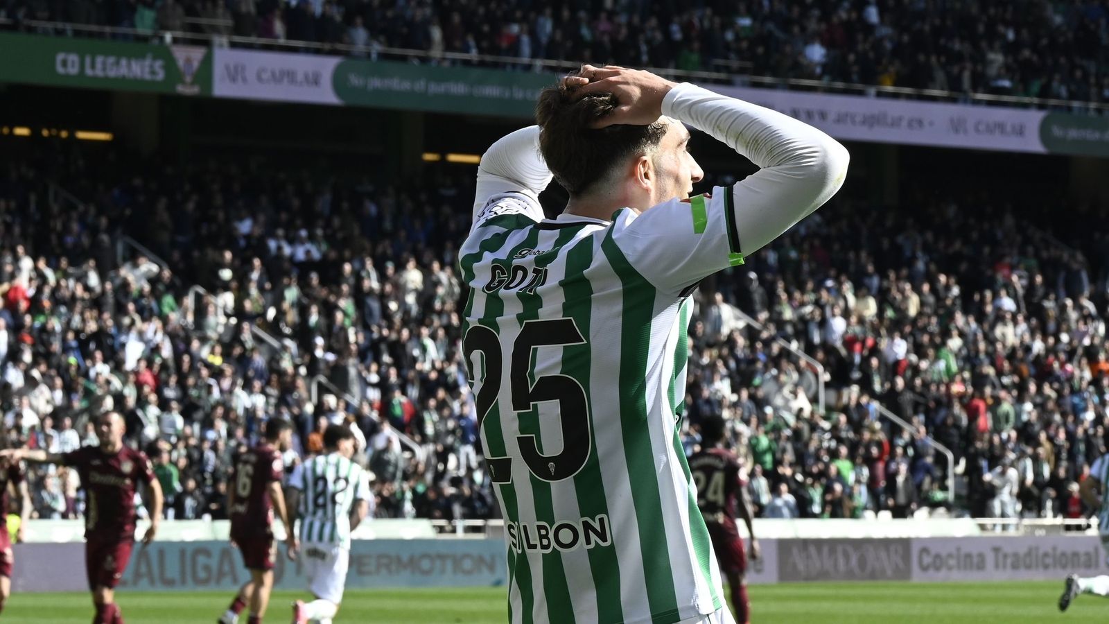 Mikel Goti lamenta una ocasión fallada en un partido del Córdoba CF en El Arcángel.