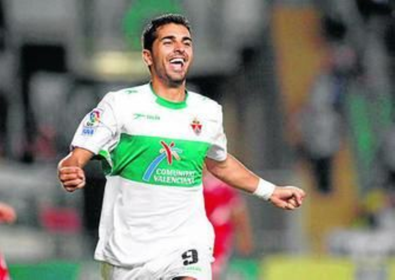 Ángel celebra el tercer y definitivo gol del Elche.