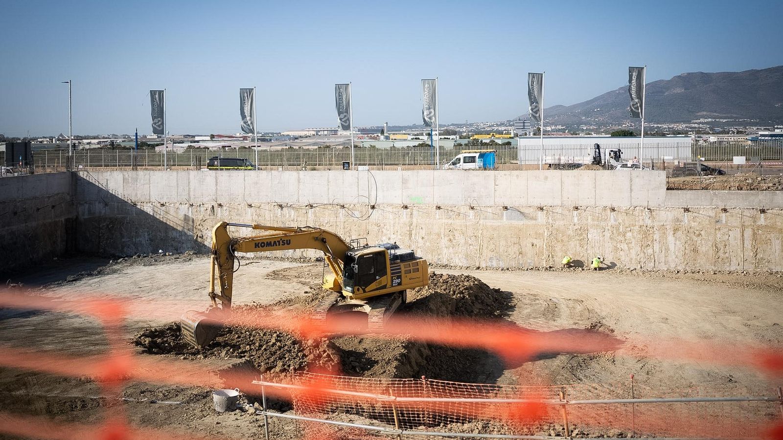 Maquinaria en la parcela donde se construirá el 'Residencial Orión'. Maquinaria en la parcela donde se construirá el 'Residencial Orión'.