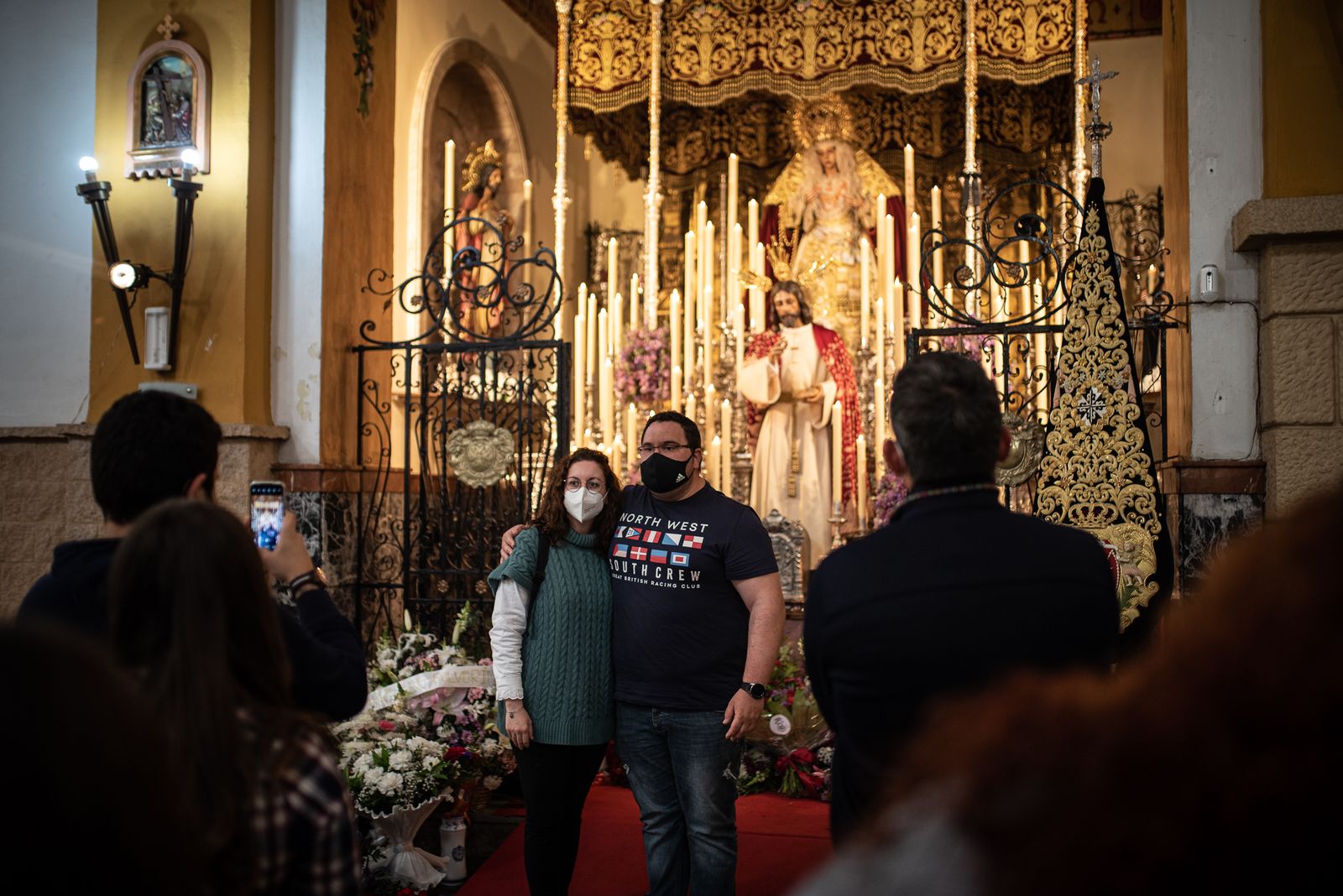 Imágenes del ambiente cofrade en la Iglesia del Sagrado Corazón de Jesús