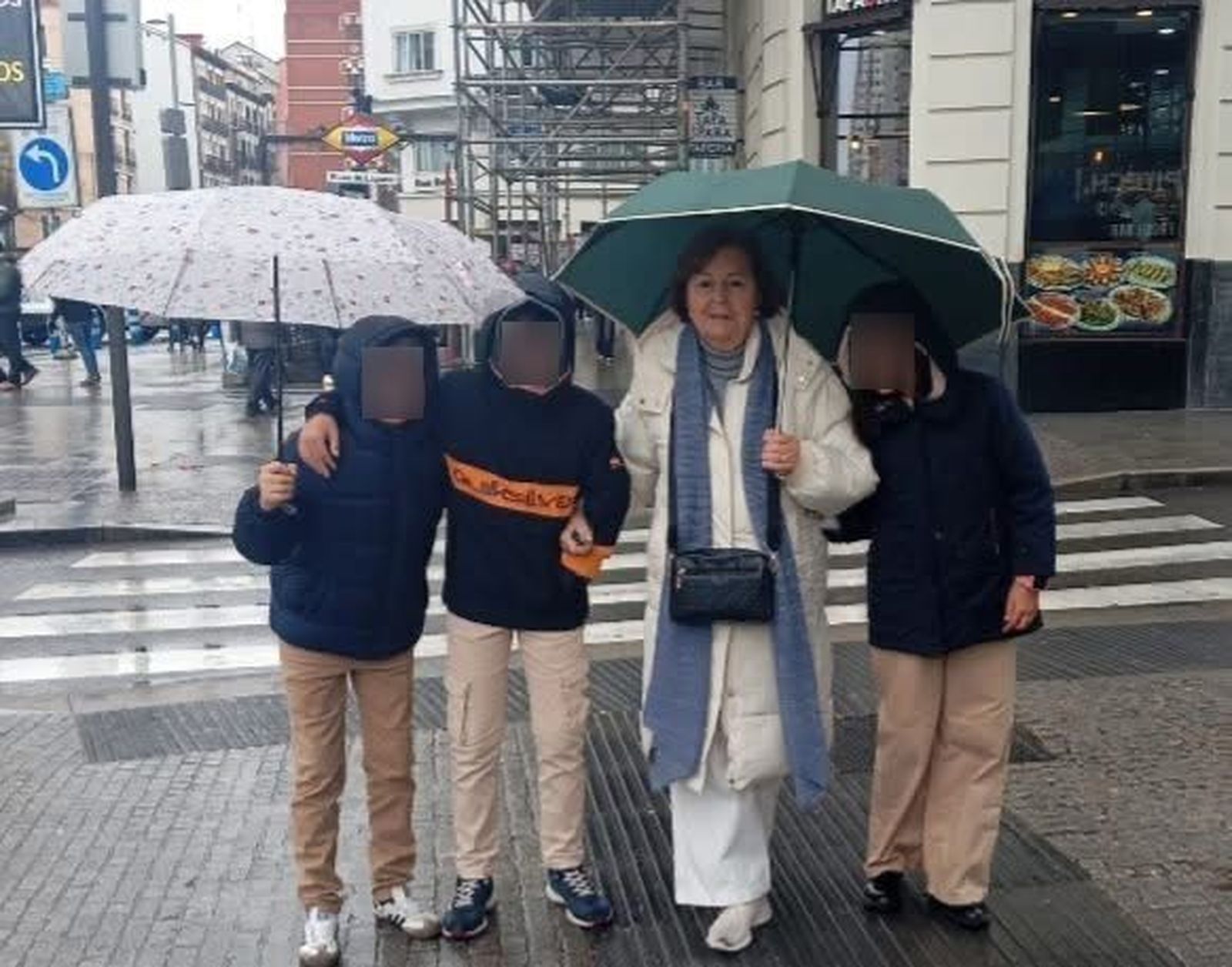 Natividad acopañada de sus nietos en Madrid este fin de semana.