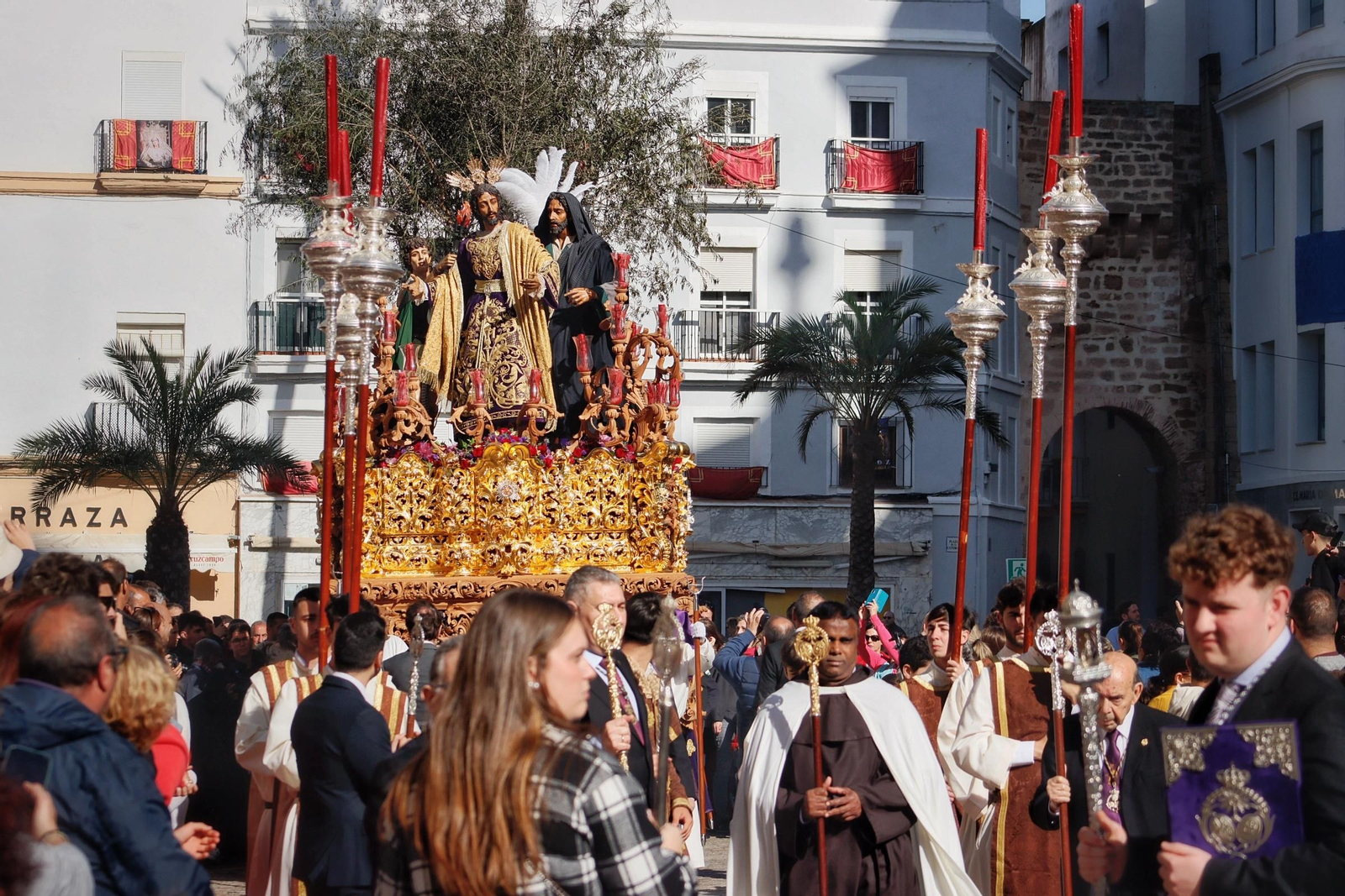 Las imágenes del traslado de Prendimiento desde la Catedral en la Semana Santa de Cádiz 2025