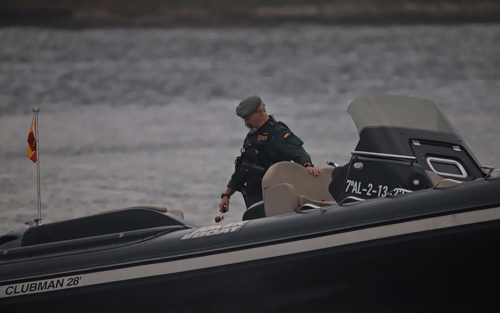 Fotos de la embarcación varada en la playa de Getares en Algeciras