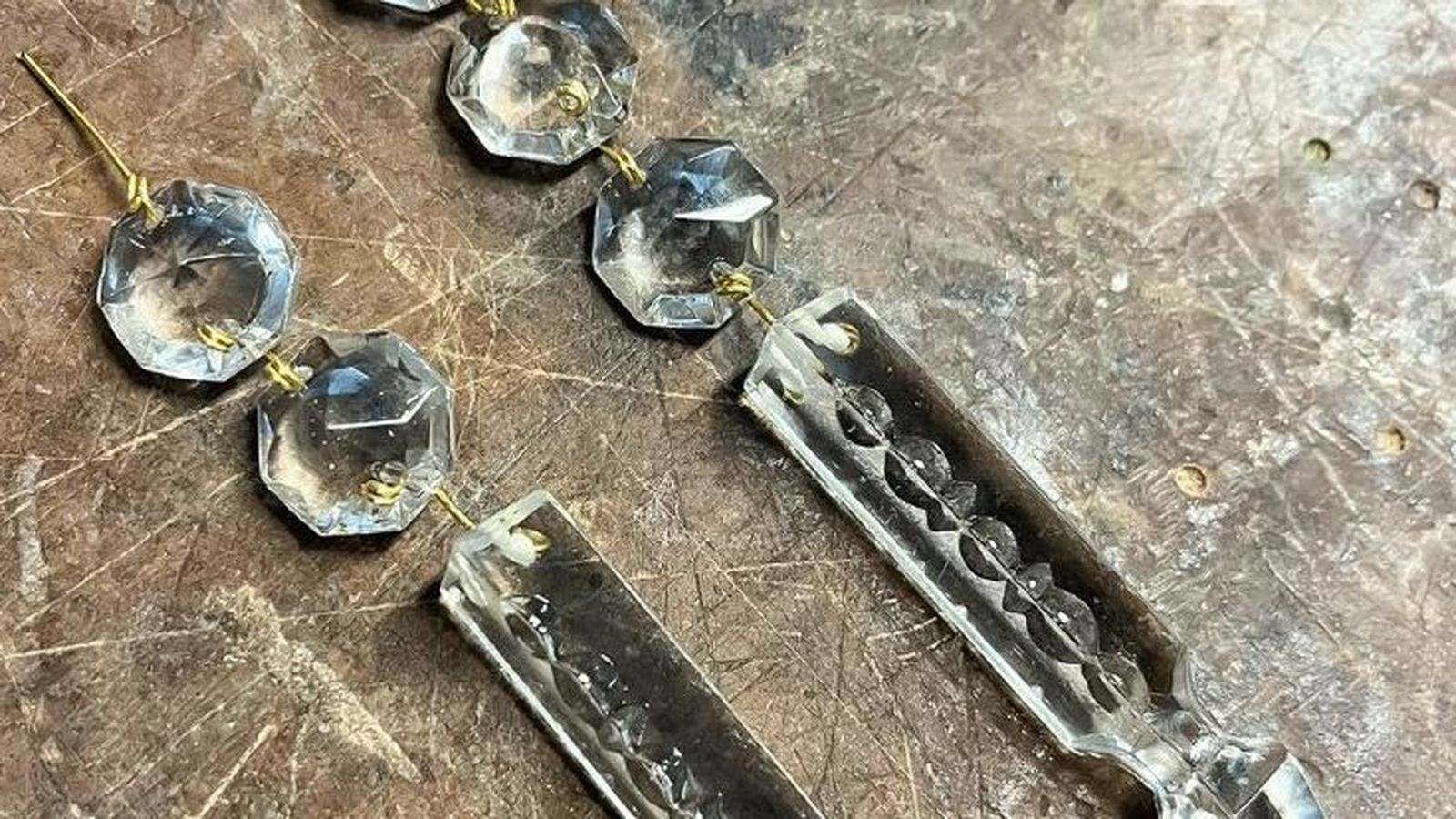 Prismas y almendrillas del paso de palio de Nuestra Señora del Amor y del Trabajo de Granada