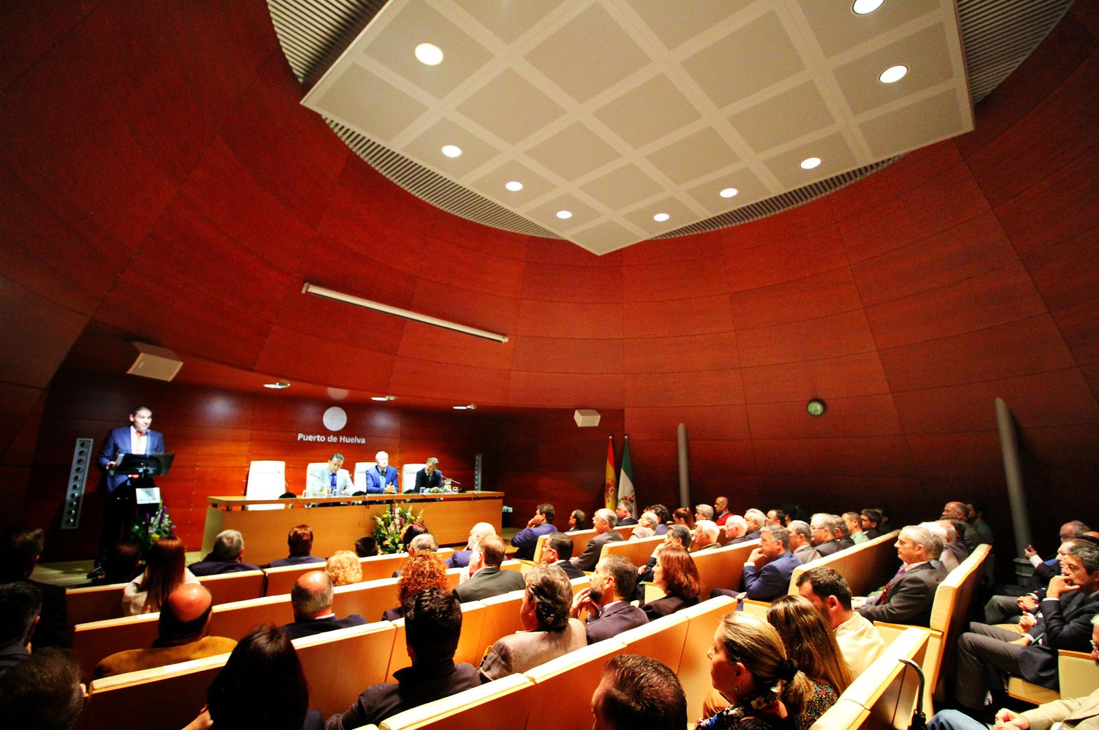 Imágenes de la toma de posesión del nuevo presidente del Puerto de Huelva, José Luis Ramos.