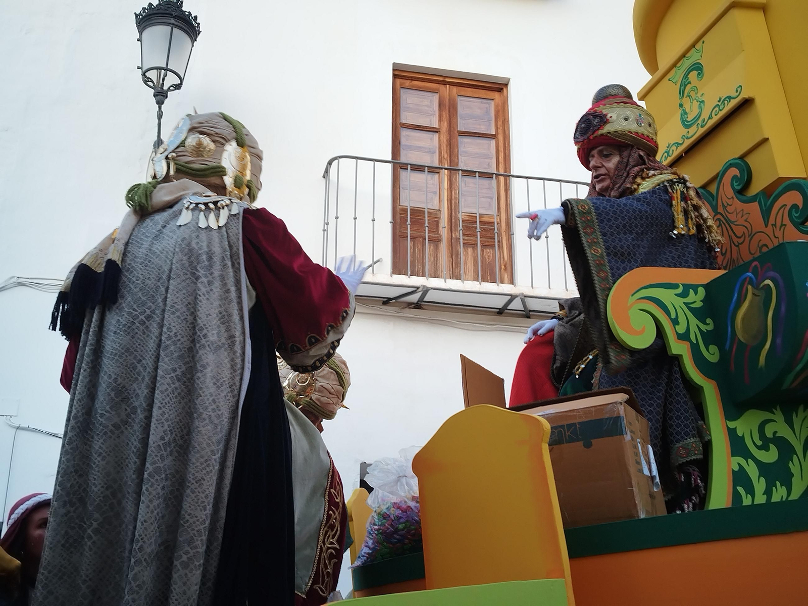 Las calles de Vélez-Málaga se llenan para recibir a los Reyes Magos