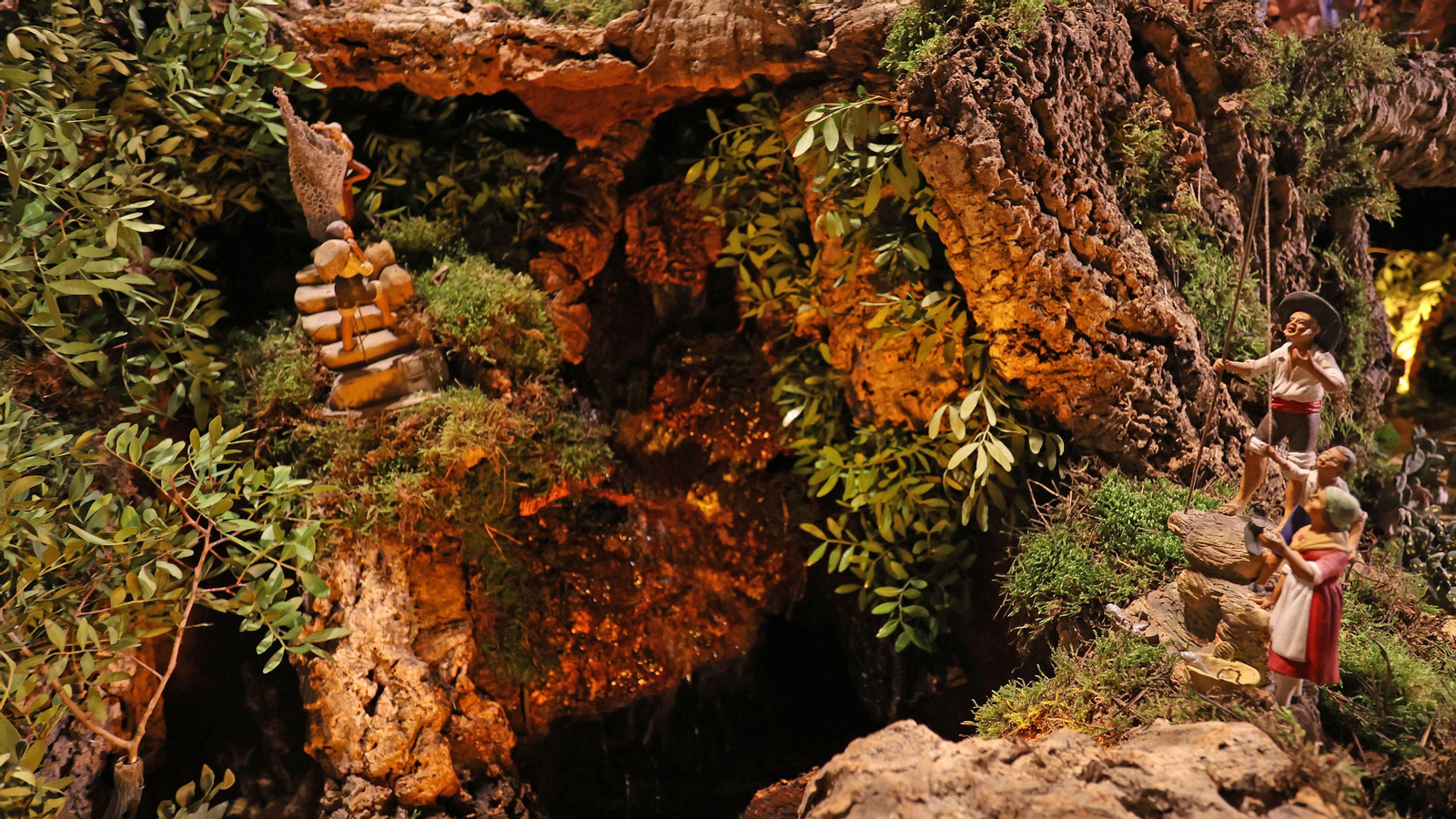 Así es el Belén con más de 100 años que está en los Claustros