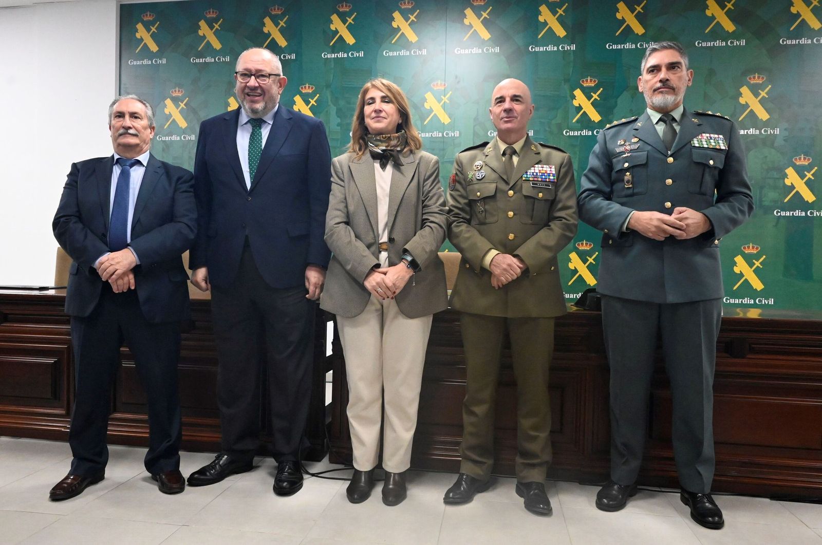 Dirigentes institucionales en la presentación.