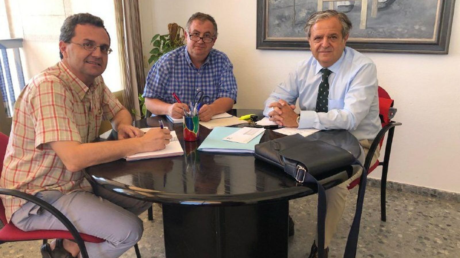 Juan Andrés de Gracia, Antonio Toledano y Salvador Fuentes, durante la reunión.