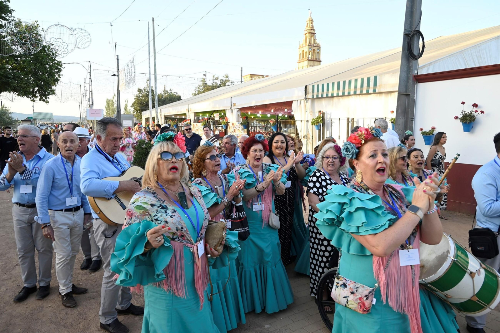 El pasacalles de coros rocieros en la Feria de Córdoba