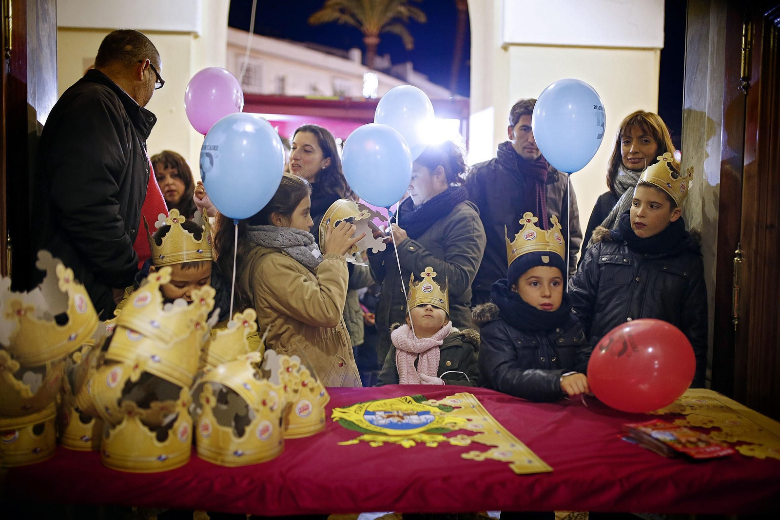 El Cartero Real recoge las cartas de los niños gaditanos para los Reyes Magos
