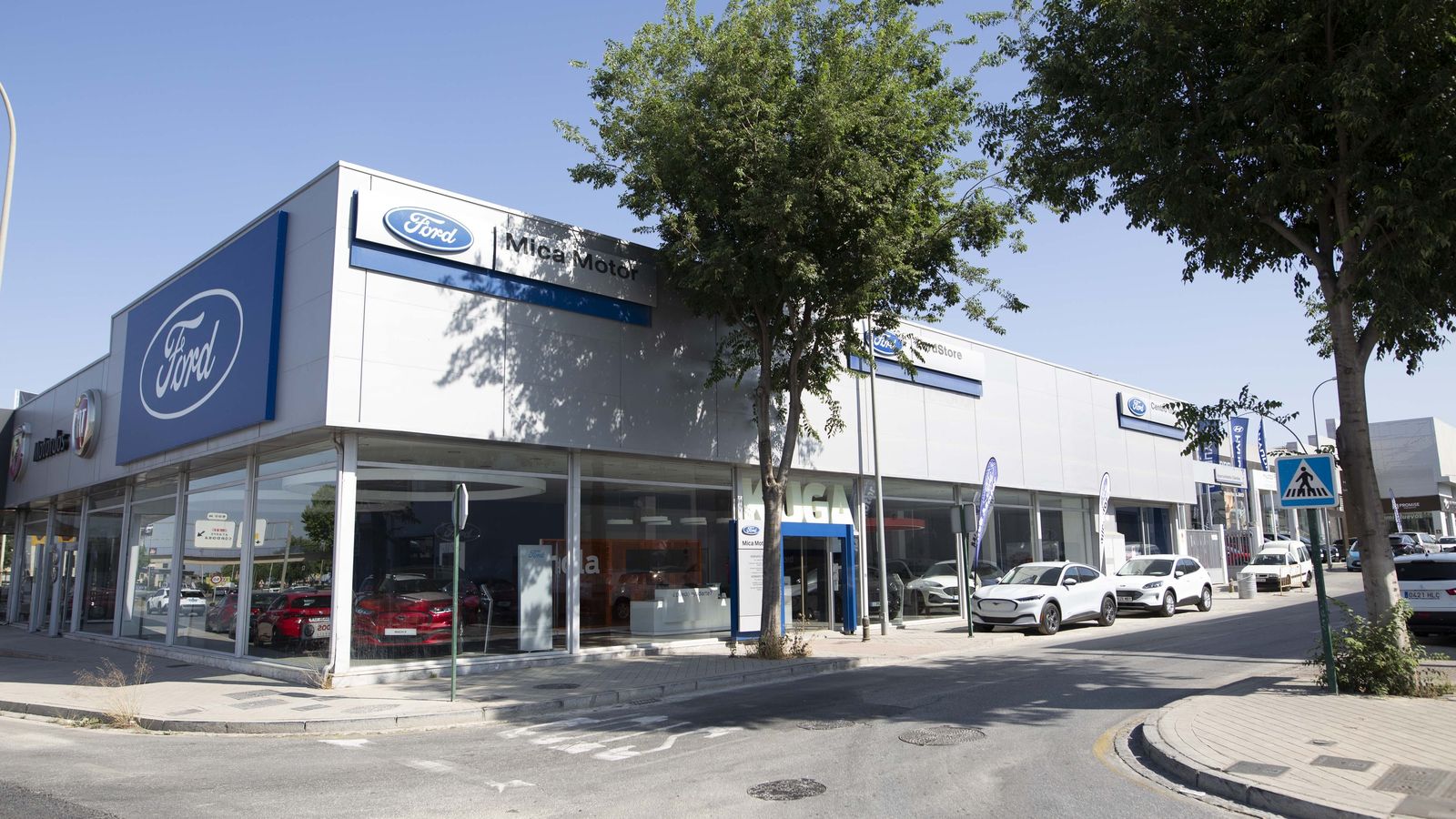 Ubicación. El concesionario se ubica en la Av. de Andalucía, 112, Granada,