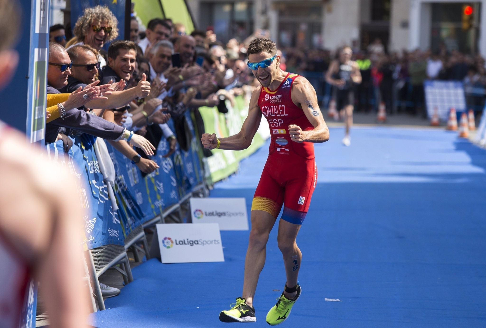 Ignacio González, campeón Iberoamericano, a su llegada a Huelva.