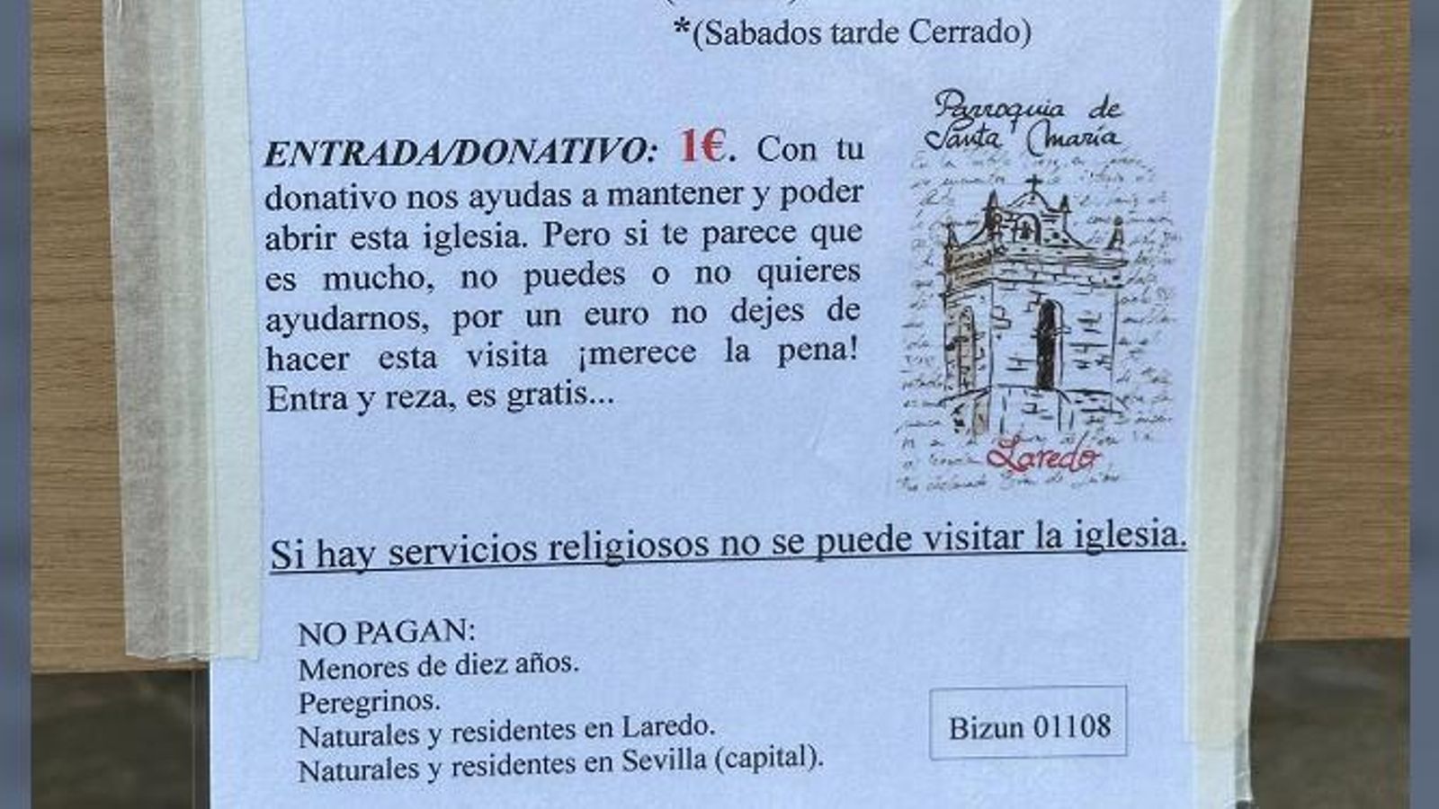 Imagen del cartel en la iglesia de Laredo.