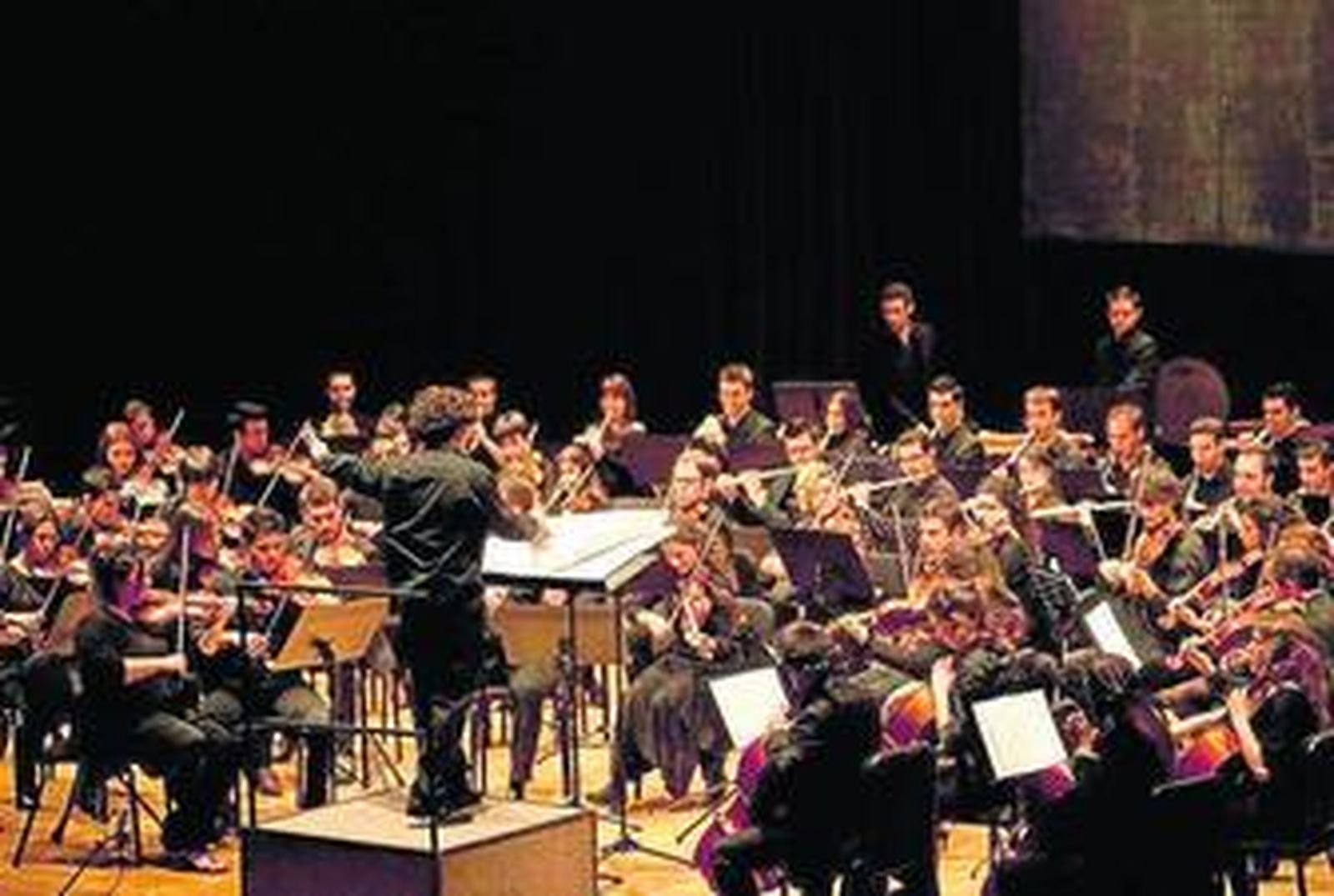 La Orquesta Sinfónica de la Universidad y el Conservatorio tocará mañana.