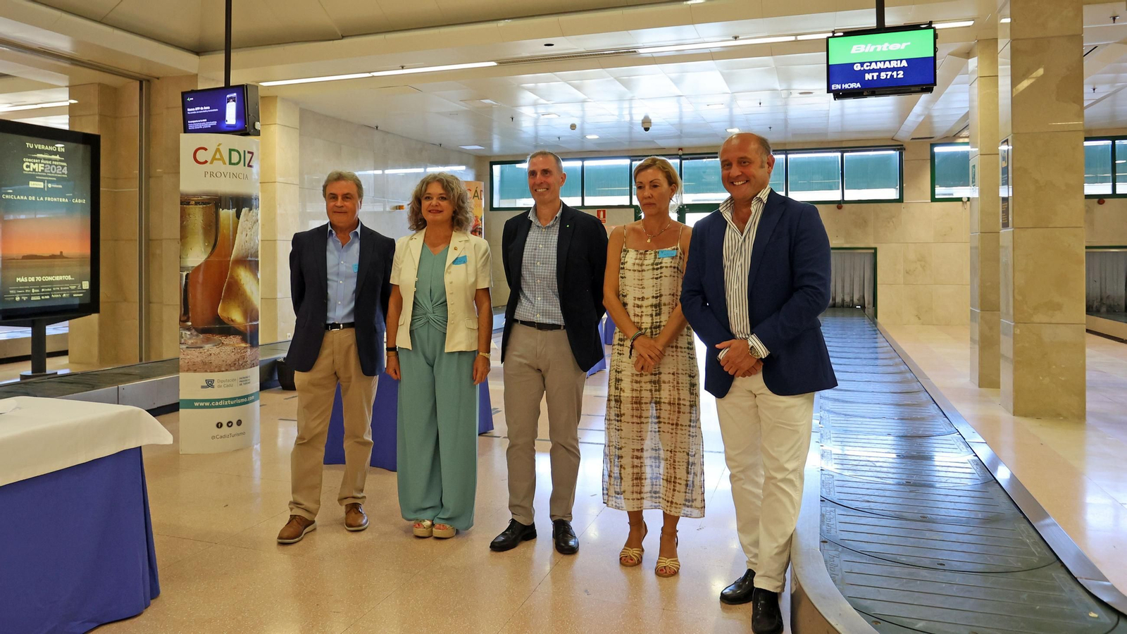 Así ha sido el recibimiento a los pasajeros del vuelo de Las Palmas de Gran Canaria en el Aeropuerto de Jerez