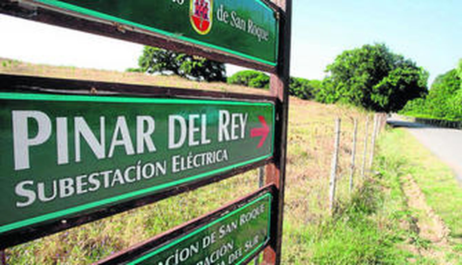 Imagen de la señalización que indica el camino hacia la subestación de Pinar del Rey.