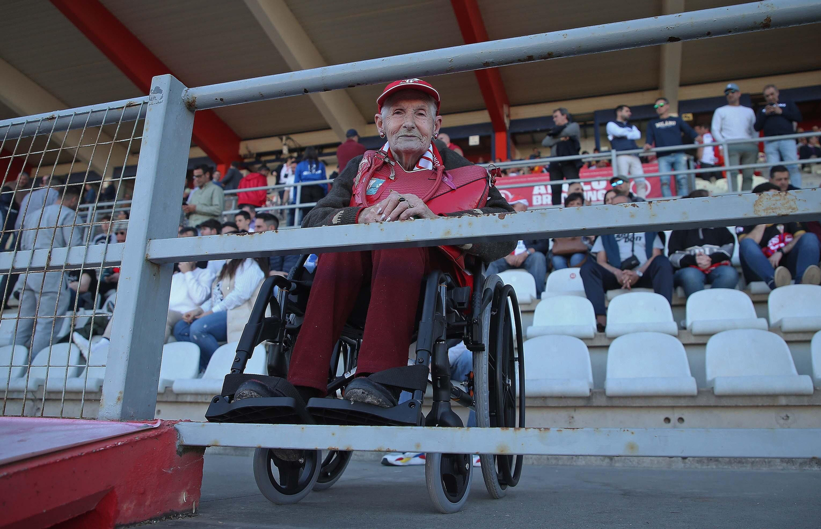 Fotos de la afición durante el Algeciras - Córdoba en el Nuevo Mirador