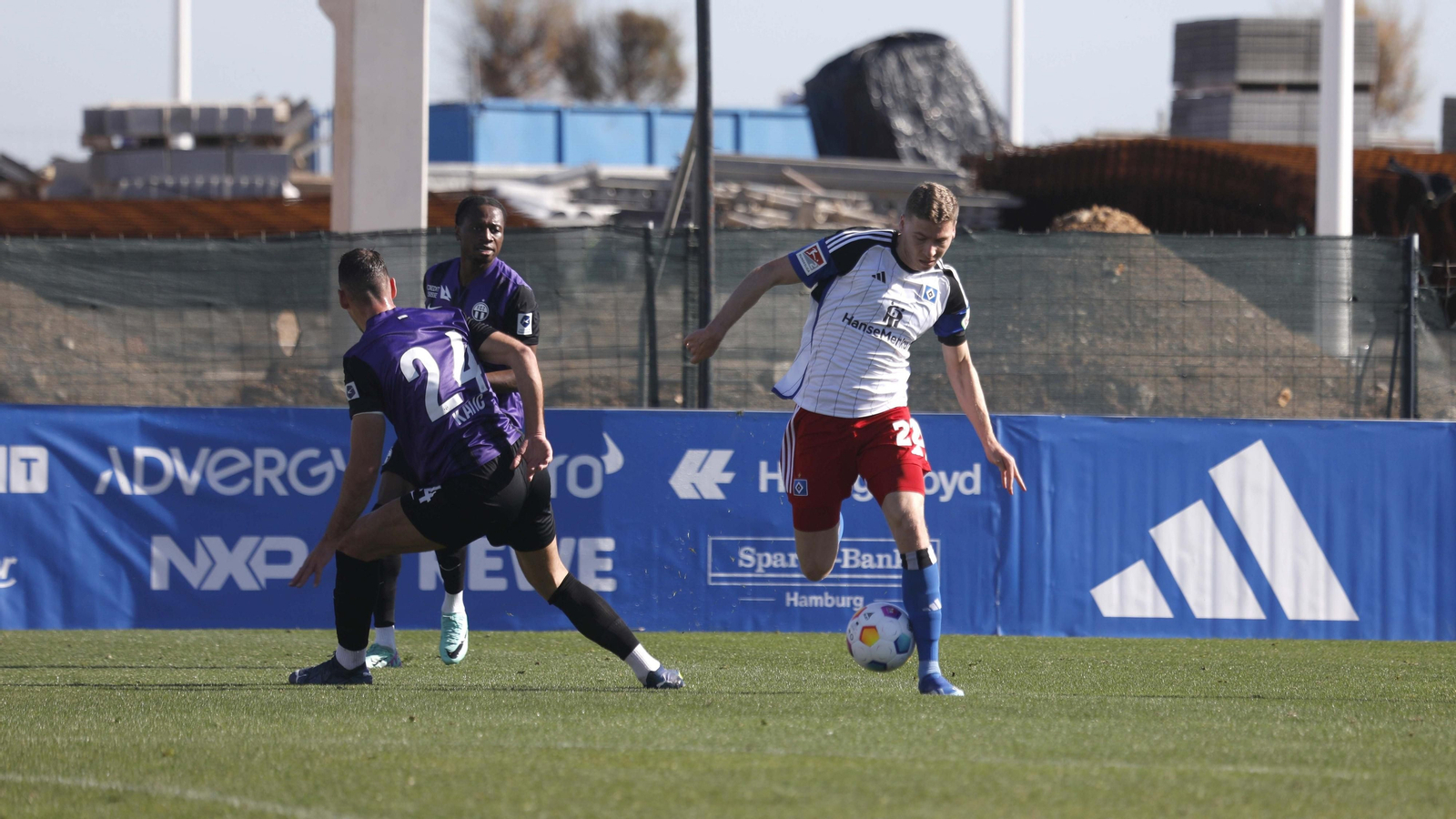 Las fotos  del partido de fútbol entre los equipos  Hamburgo - Zurich