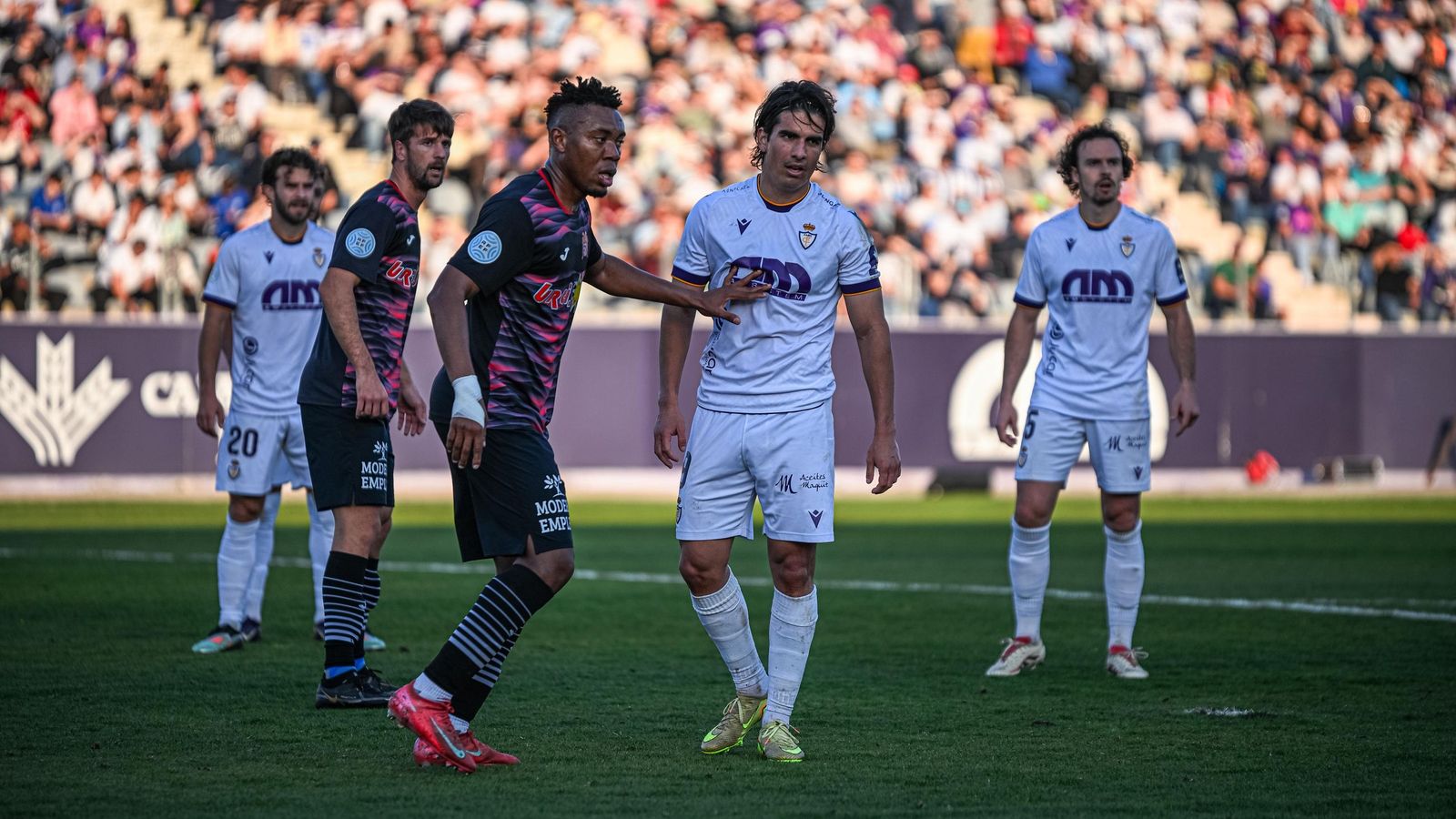 Siverio, Pelayo Suárez y Mauro Cabello, en una acción a balón parado.