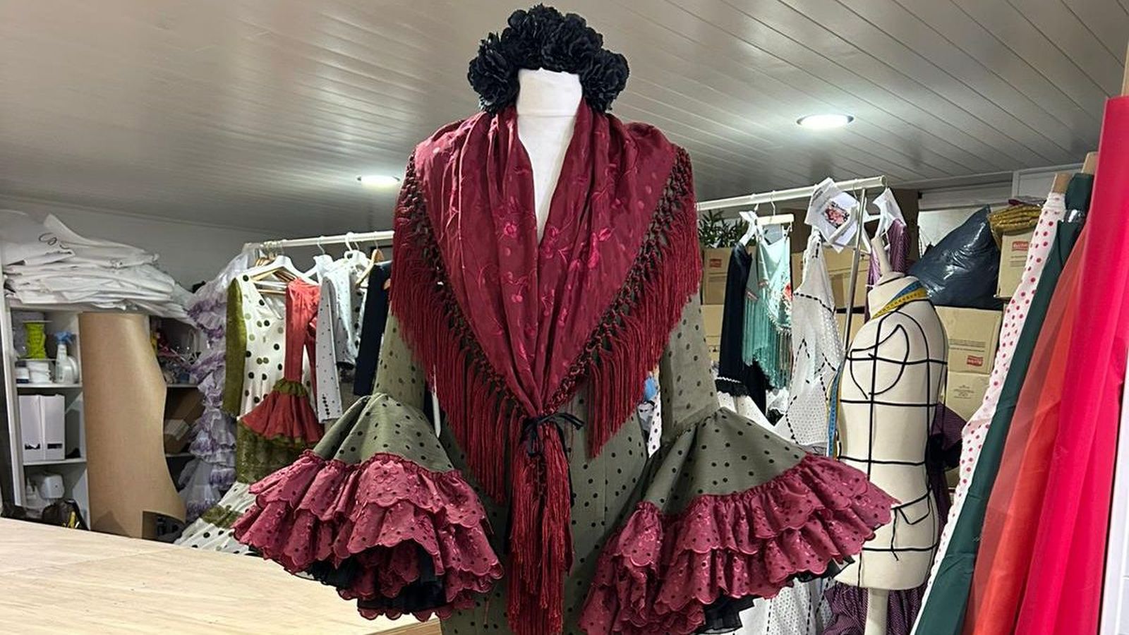 Vestido de Gloria Galán como tendencia en moda flamenca 2026