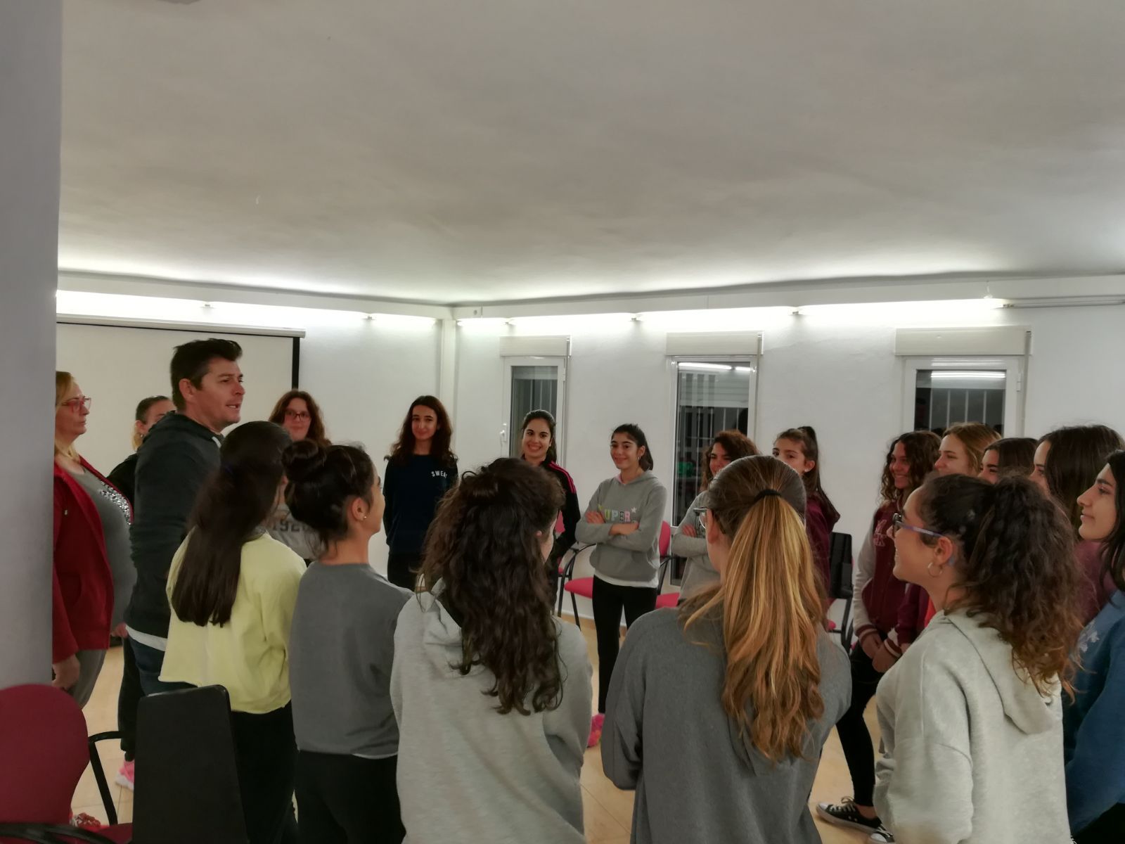 Jovénes de Pulpí conocen el teatro