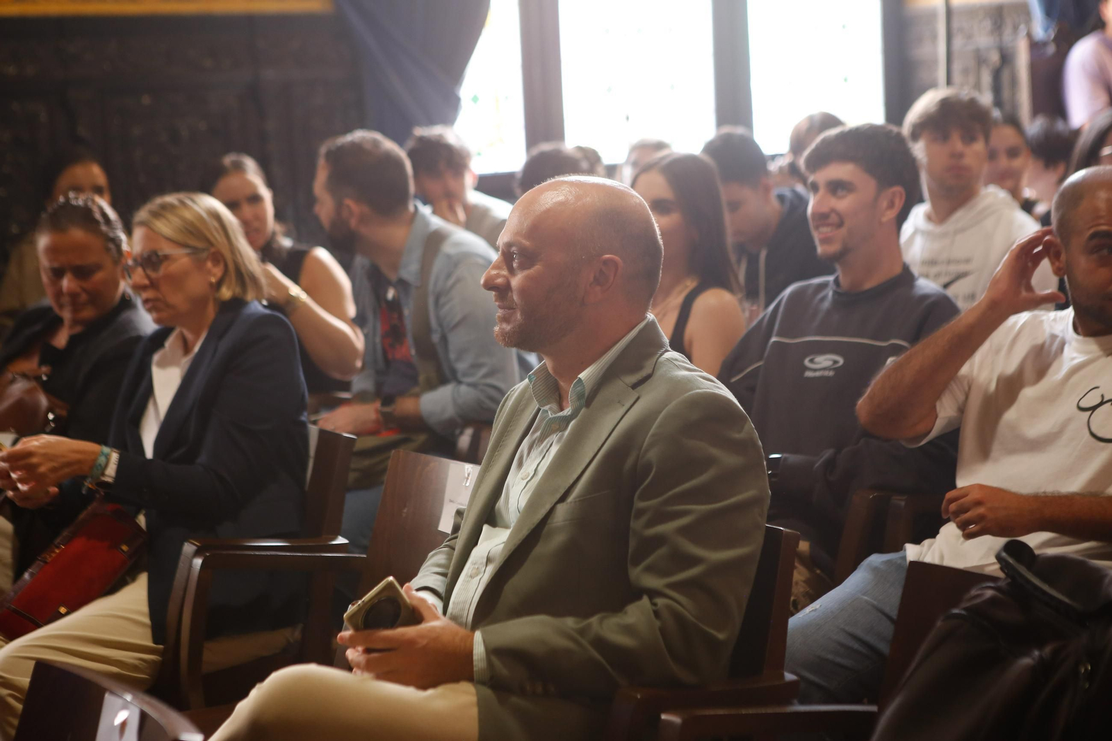 Fotos de la mesa redonda sobre economía azul y sostenibilidad, de las Cátedras Telefónica y la UCA