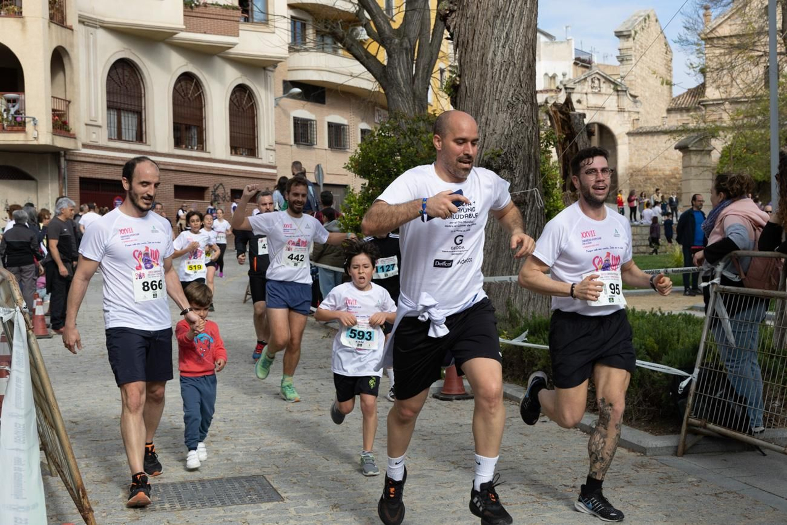 Más de 2.100 participantes corren  para promover la salud en Jaén, en imágenes (2)