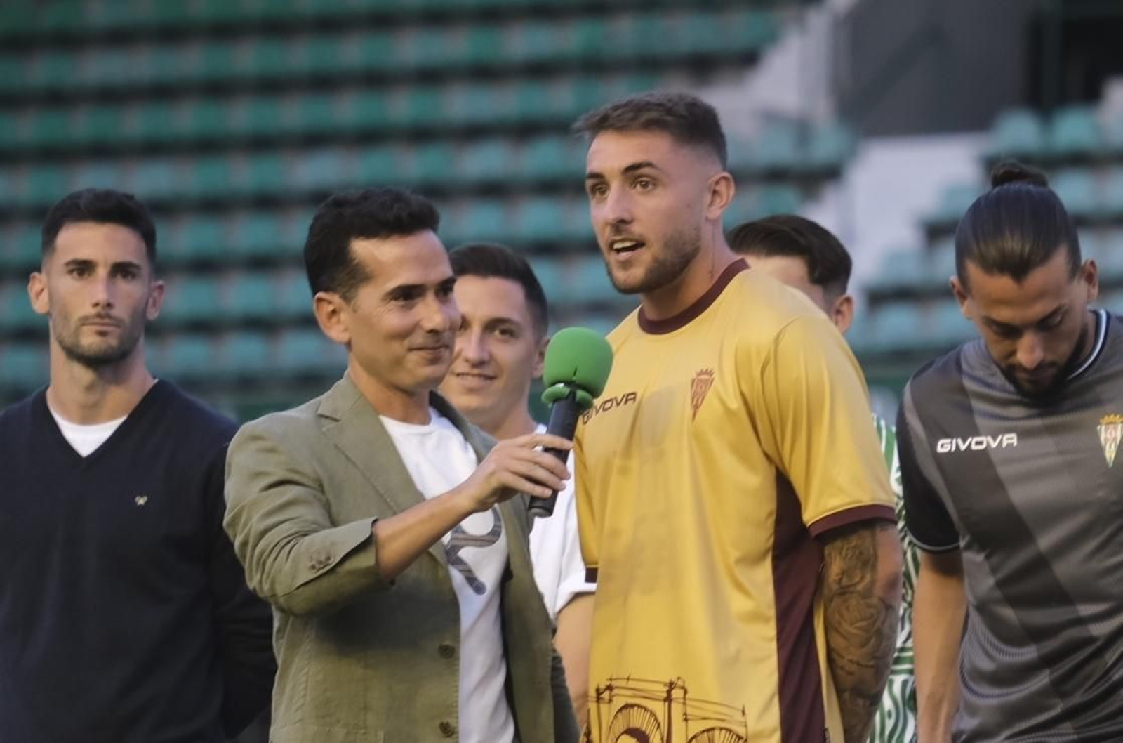 Las mejores fotos de las nuevas camisetas del Córdoba CF Las mejores fotos de las nuevas camisetas del Córdoba CF