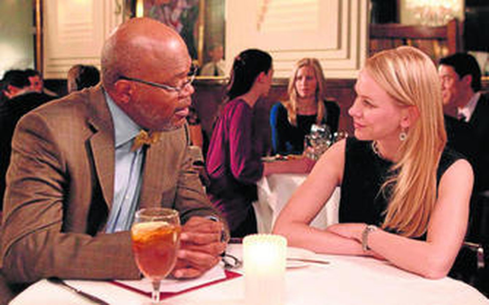 La poderosa interpretación de Naomi Watts (aquí, junto a Samuel L. Jackson) destaca en el filme.