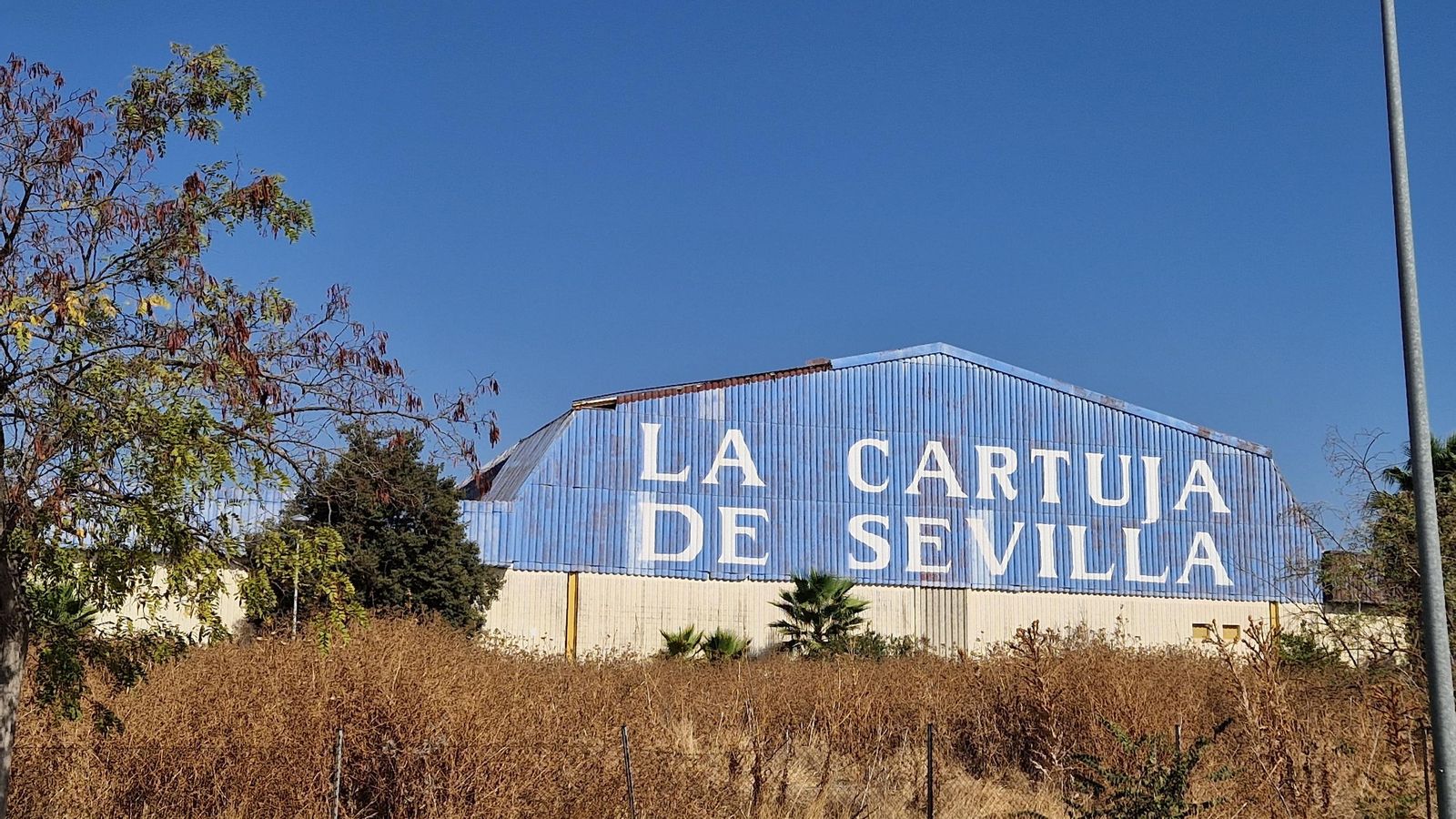 Fábrica de la Cartuja Pickman, en el municipio sevillano de Salteras, frente al parque empresarial Los Llanos Fábrica de la Cartuja Pickman, en el municipio sevillano de Salteras, frente al parque empresarial Los Llanos