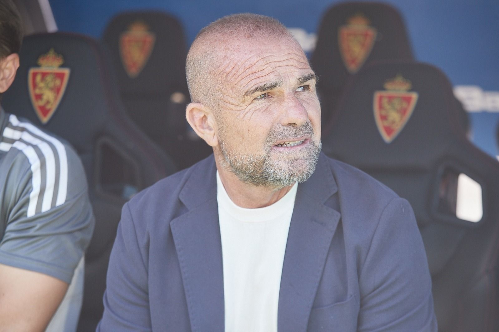 Paco López, en el banquillo de La Romareda.