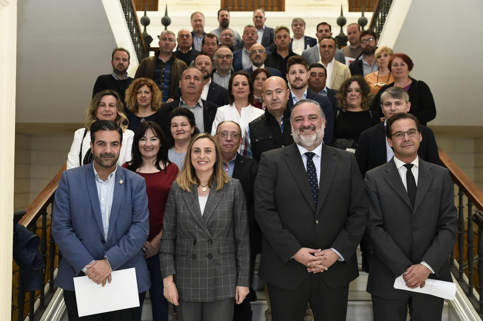 Representantes de la Junta de Andalucía junto a los alcaldes adheridos al programa