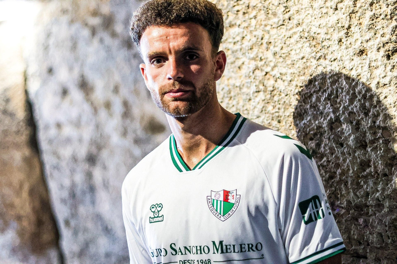 Así son las tres camisetas del Antequera